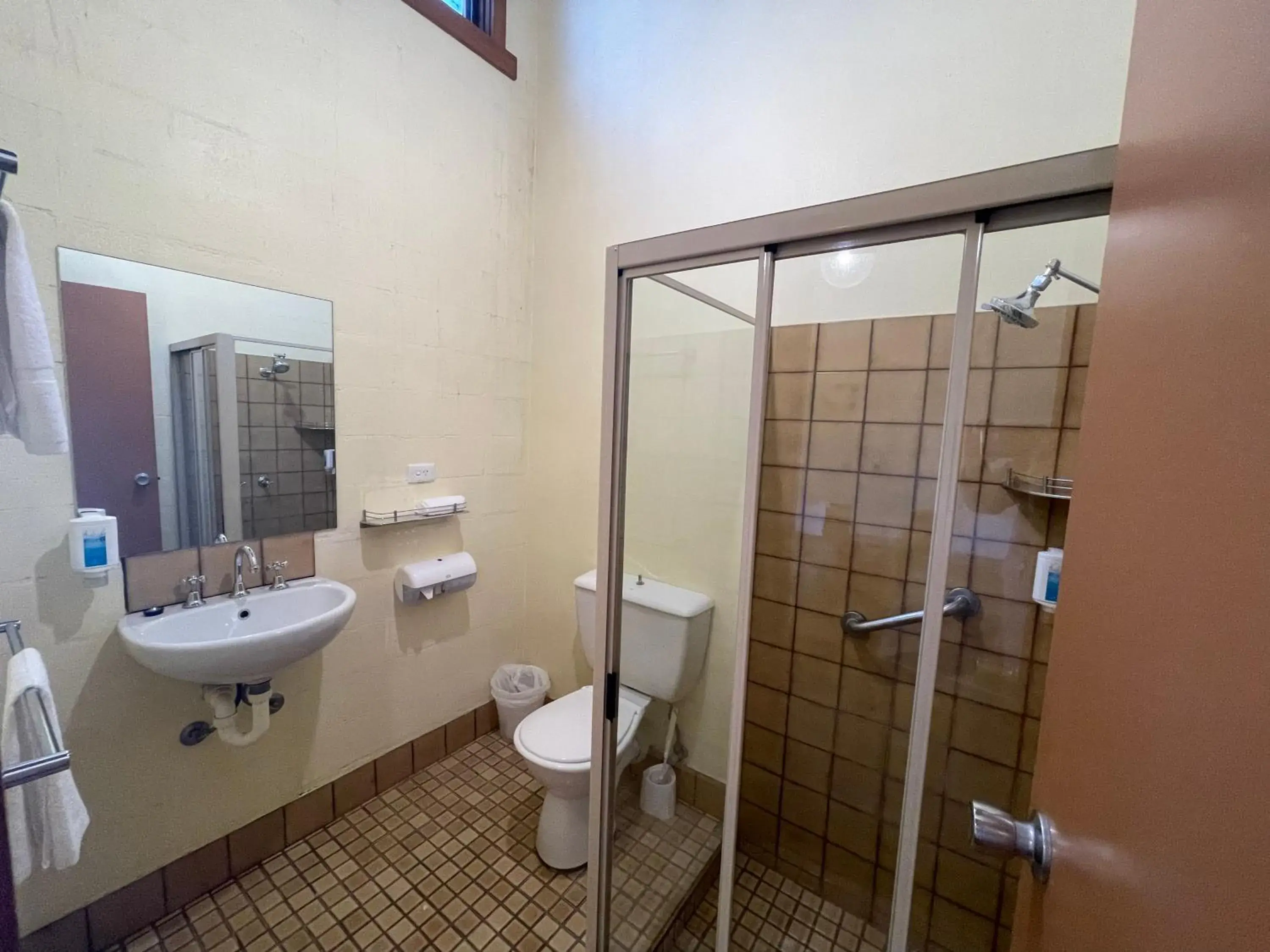 Mountain Creek Motel Bar & Restaurant Mountain Creek Motel Bar & Restaurant