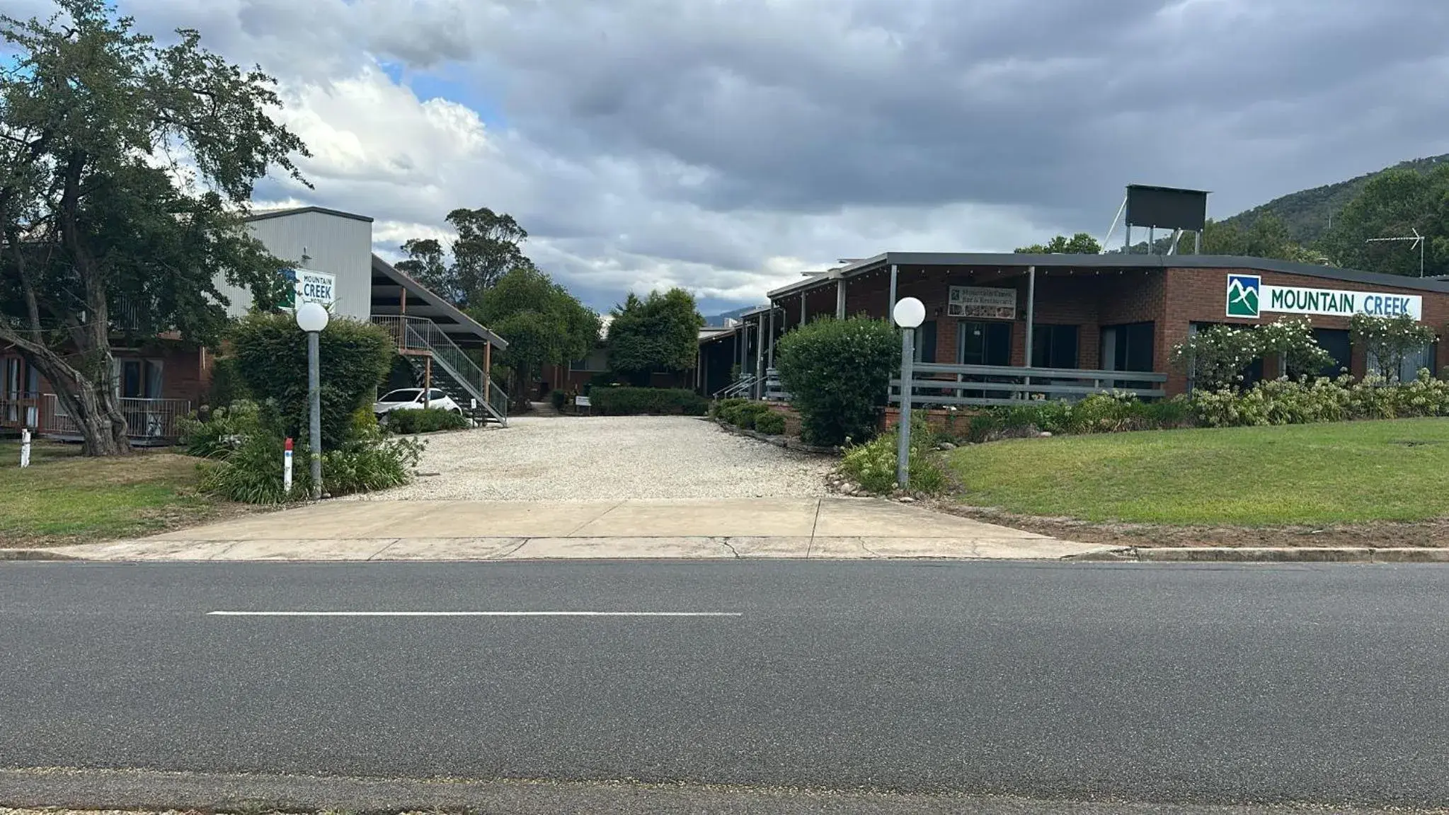 Mountain Creek Motel Bar & Restaurant Mountain Creek Motel Bar & Restaurant