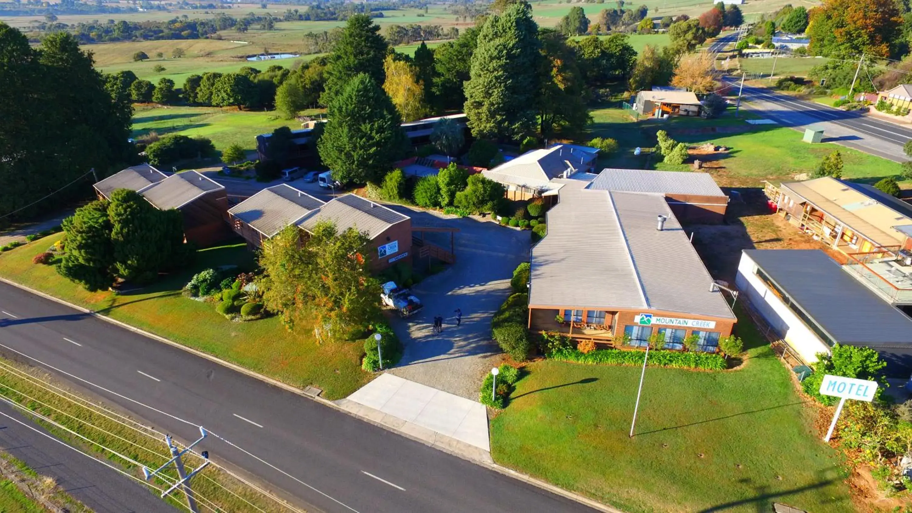 Garden view in Mountain Creek Motel Bar & Restaurant Garden view in Mountain Creek Motel Bar & Restaurant