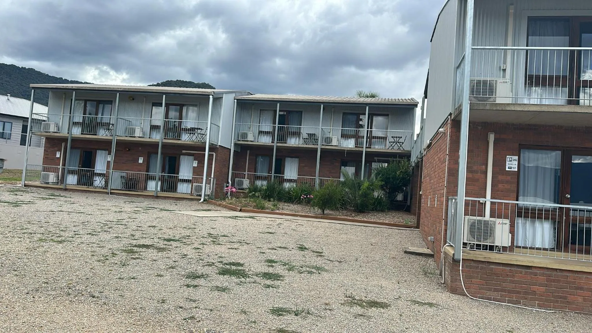 Mountain Creek Motel Bar & Restaurant