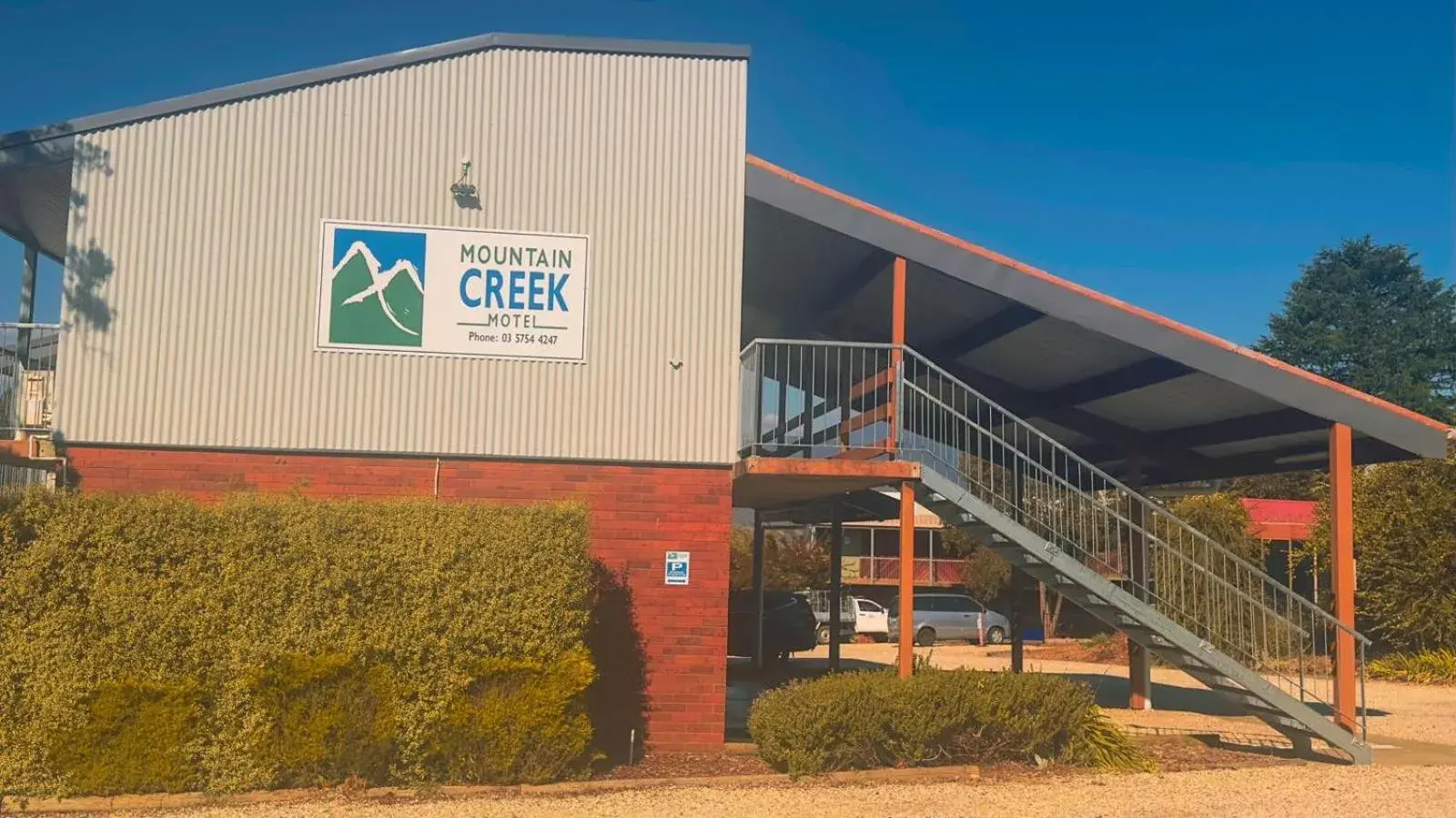 Mountain Creek Motel Bar & Restaurant Mountain Creek Motel Bar & Restaurant