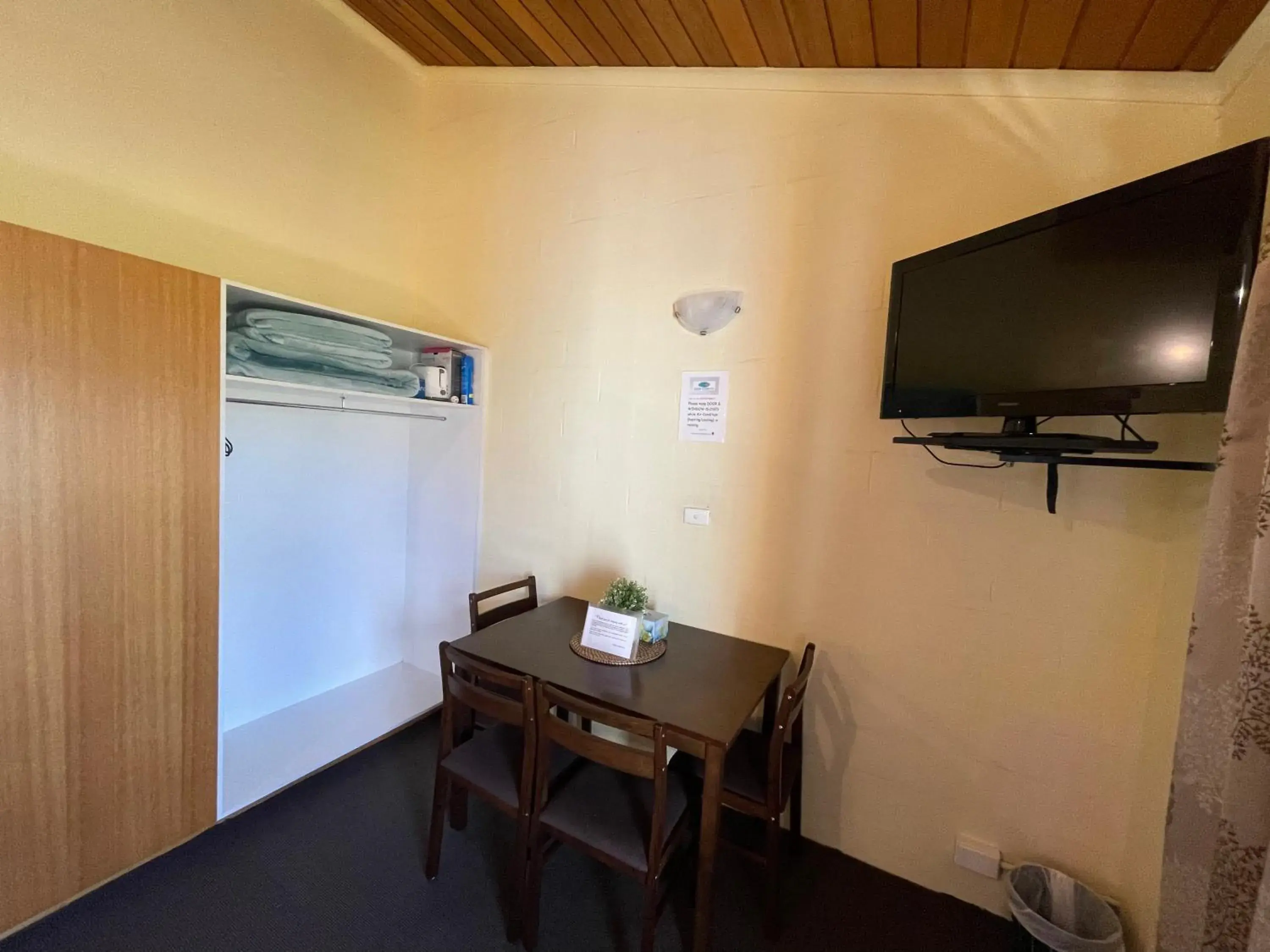 Mountain Creek Motel Bar & Restaurant Mountain Creek Motel Bar & Restaurant