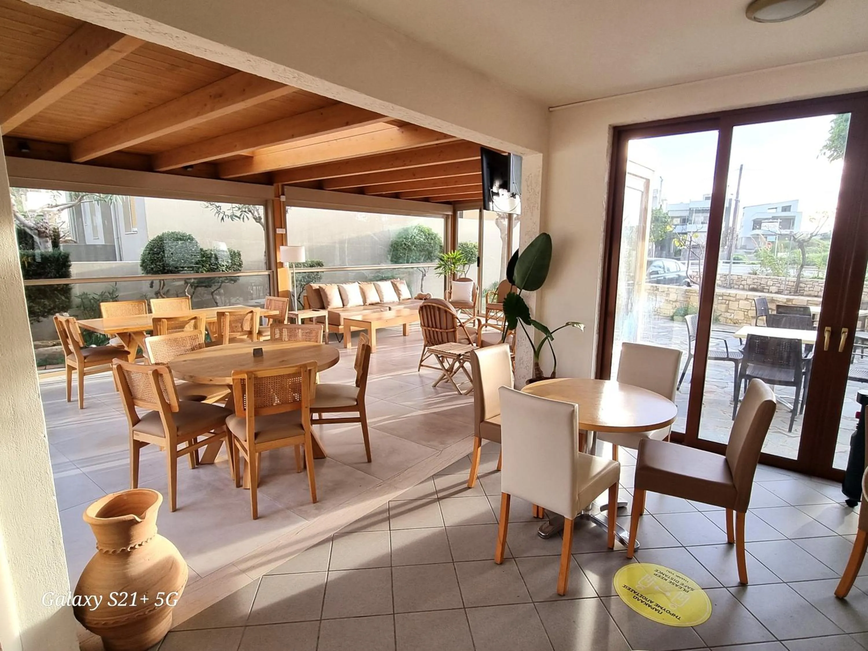 Restaurant/places to eat in Arhodiko Hotel