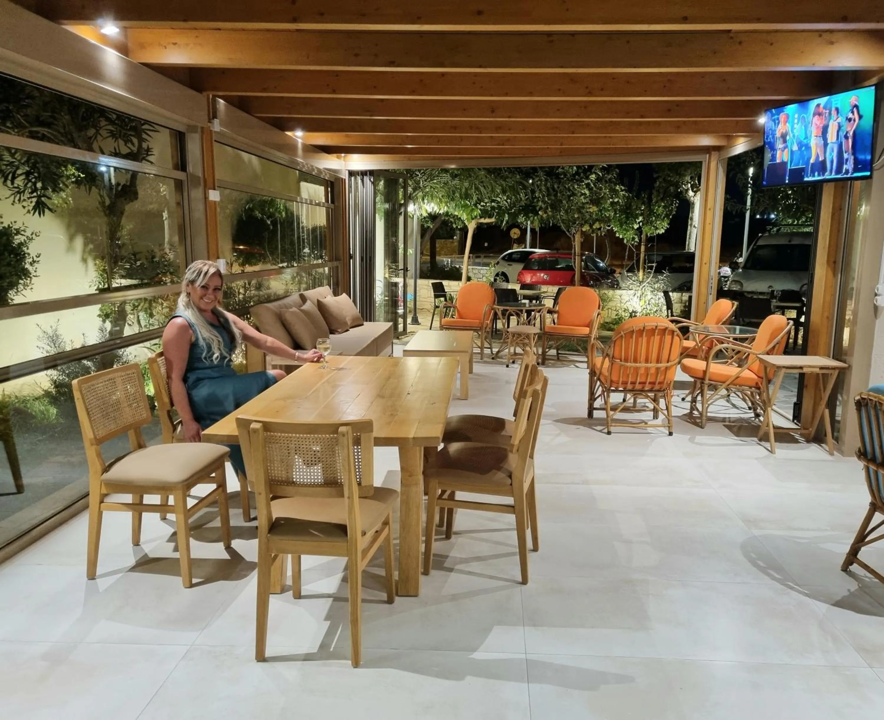 Restaurant/places to eat in Arhodiko Hotel