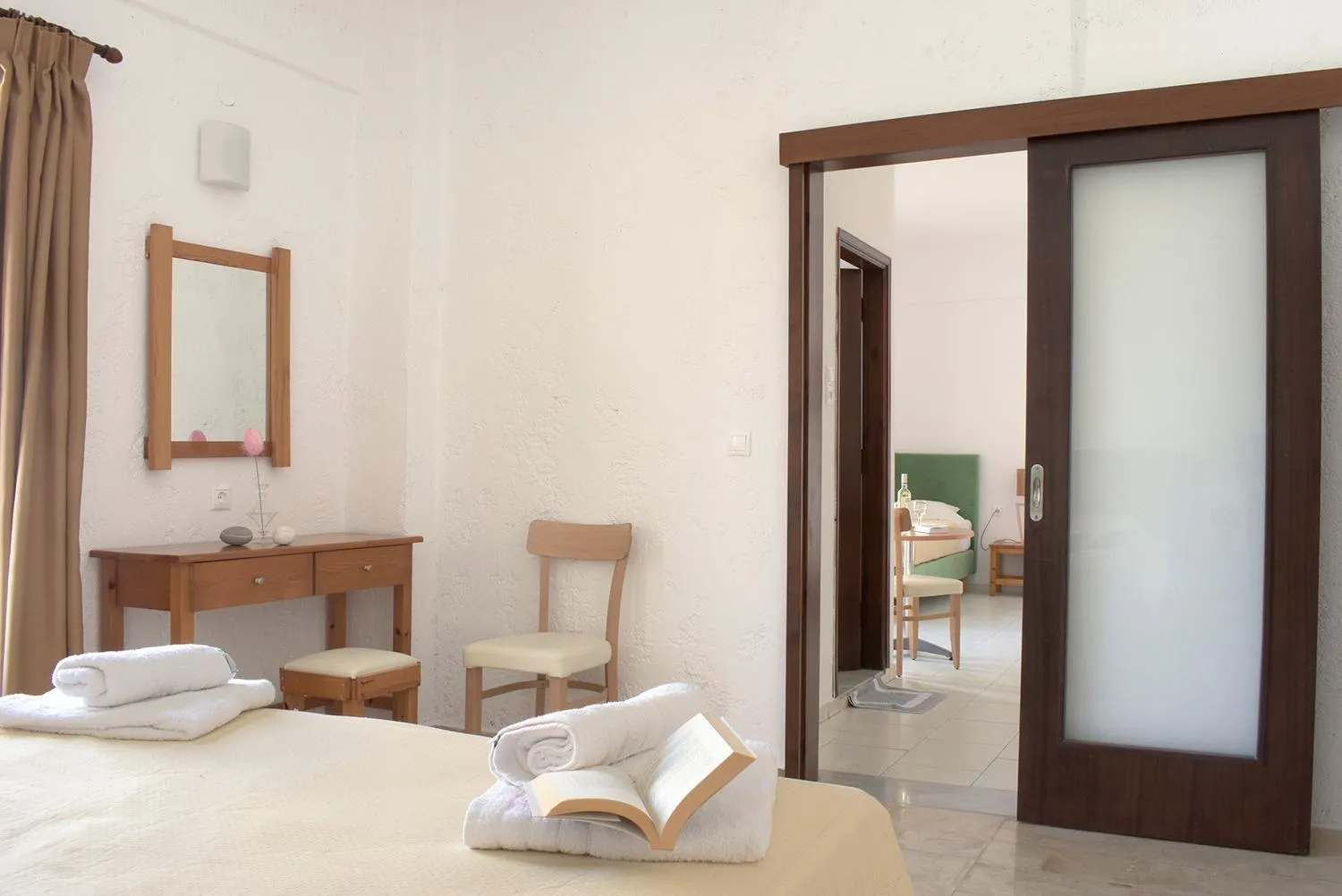 Living room, Bed in Arhodiko Hotel
