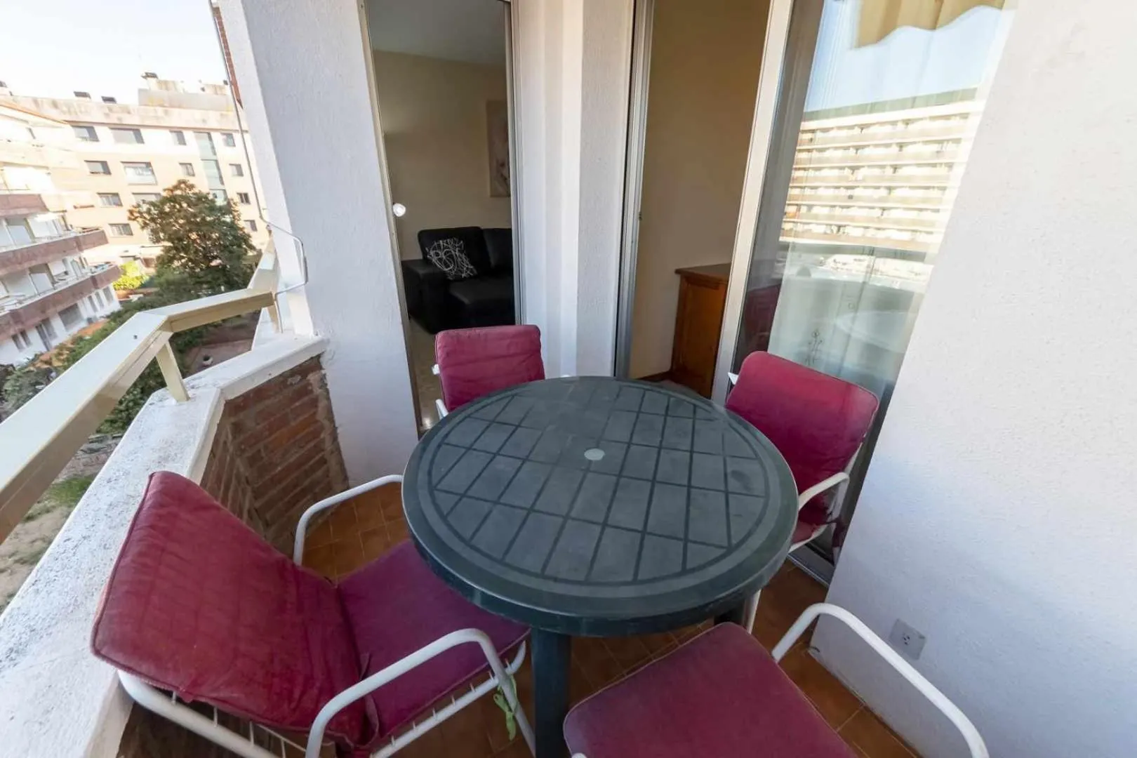 Las Antillas Piscina y Terraza Playa Fenals 4pax