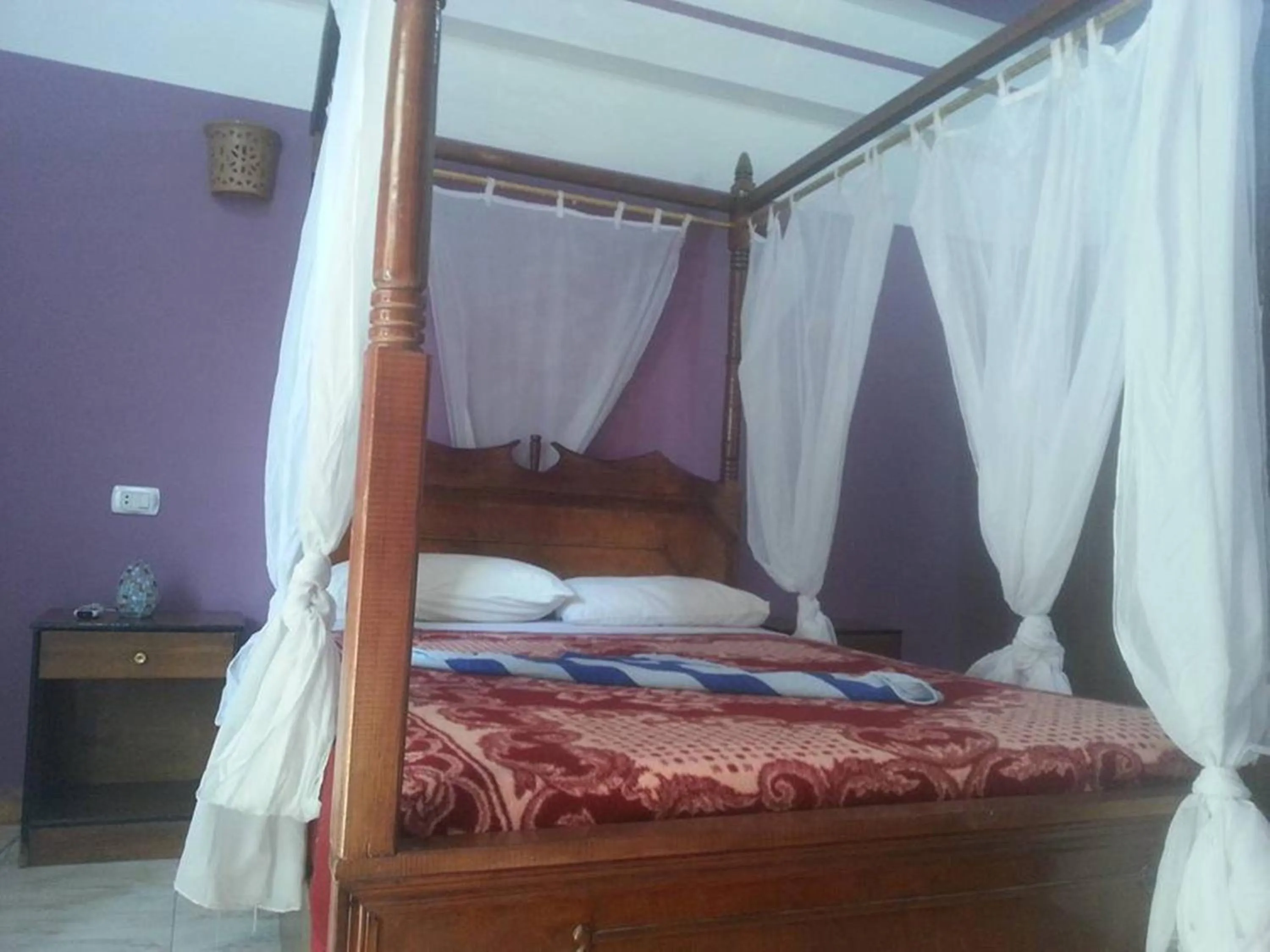 Bedroom, Bed in Cleopatra Hotel Luxor