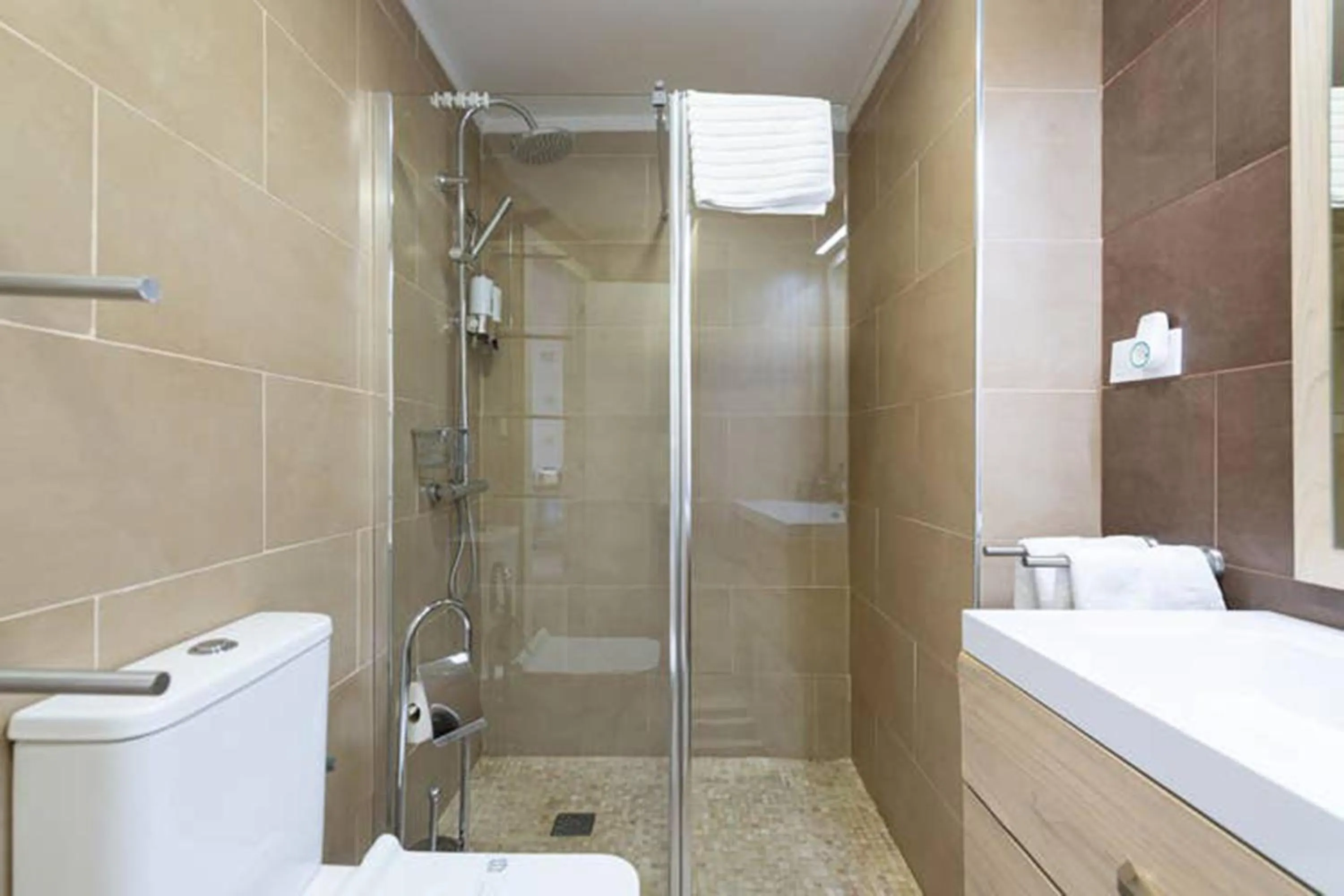 Bathroom in Central and functional
