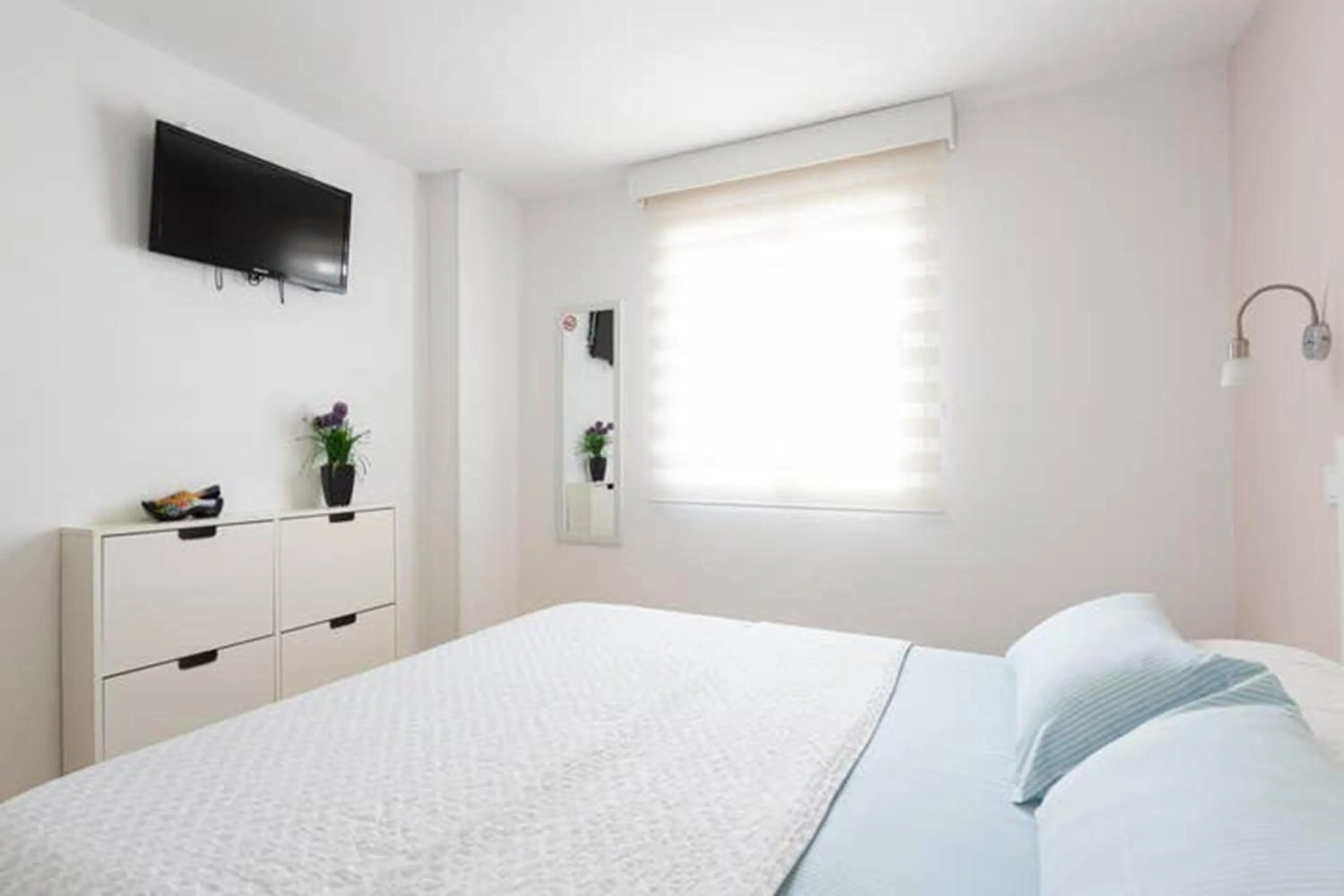 TV and multimedia, Bed in Central and functional