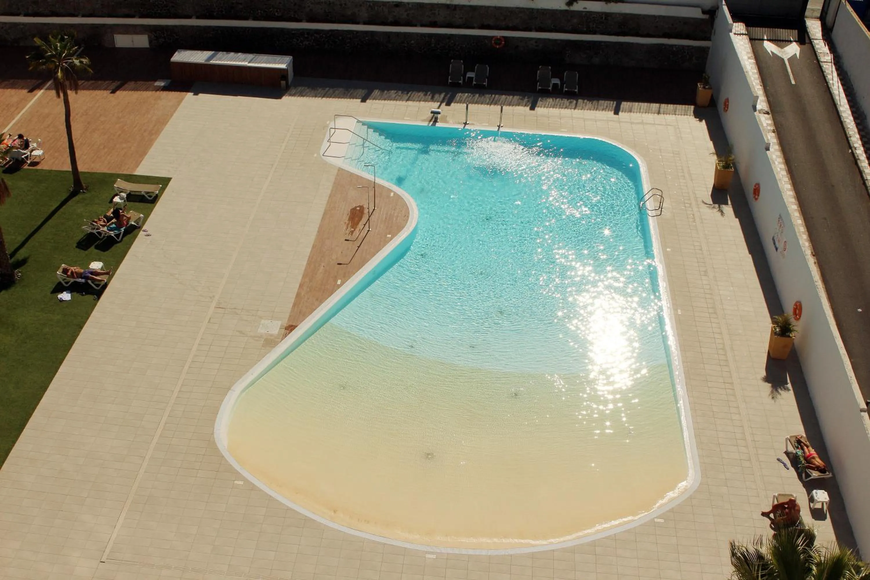 Swimming pool in Central and functional