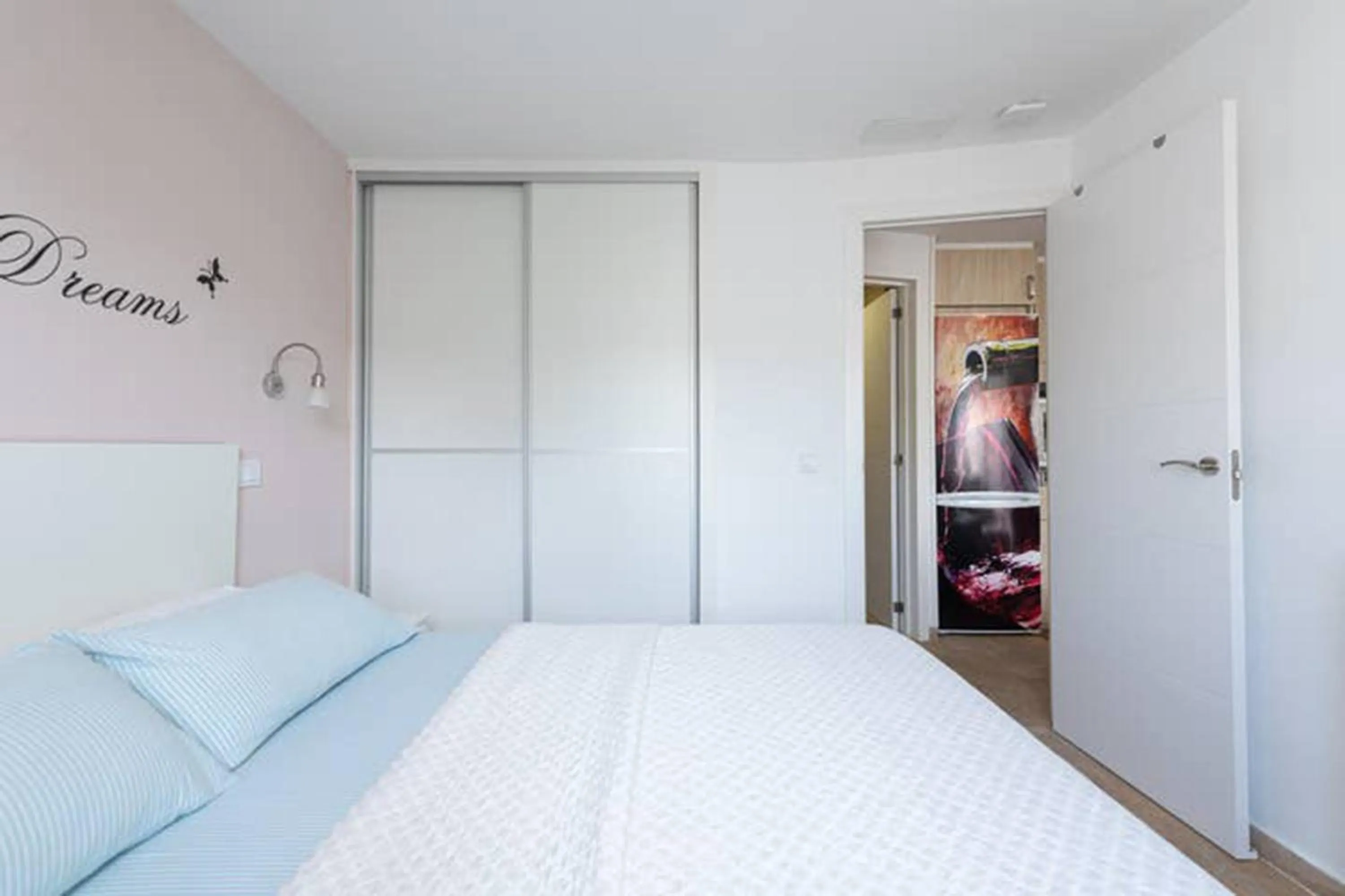 Photo of the whole room, Bed in Central and functional