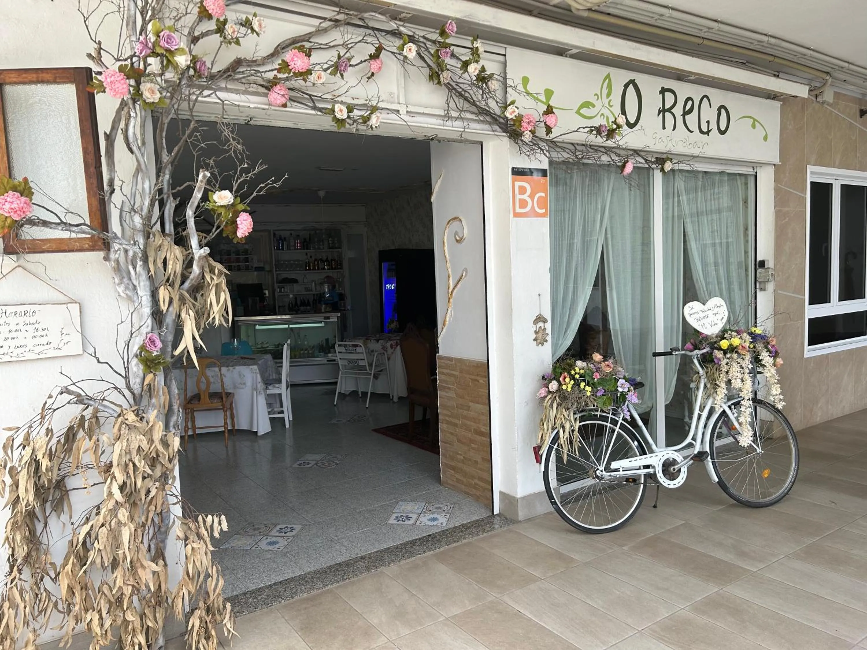 Restaurant/places to eat in Central and functional