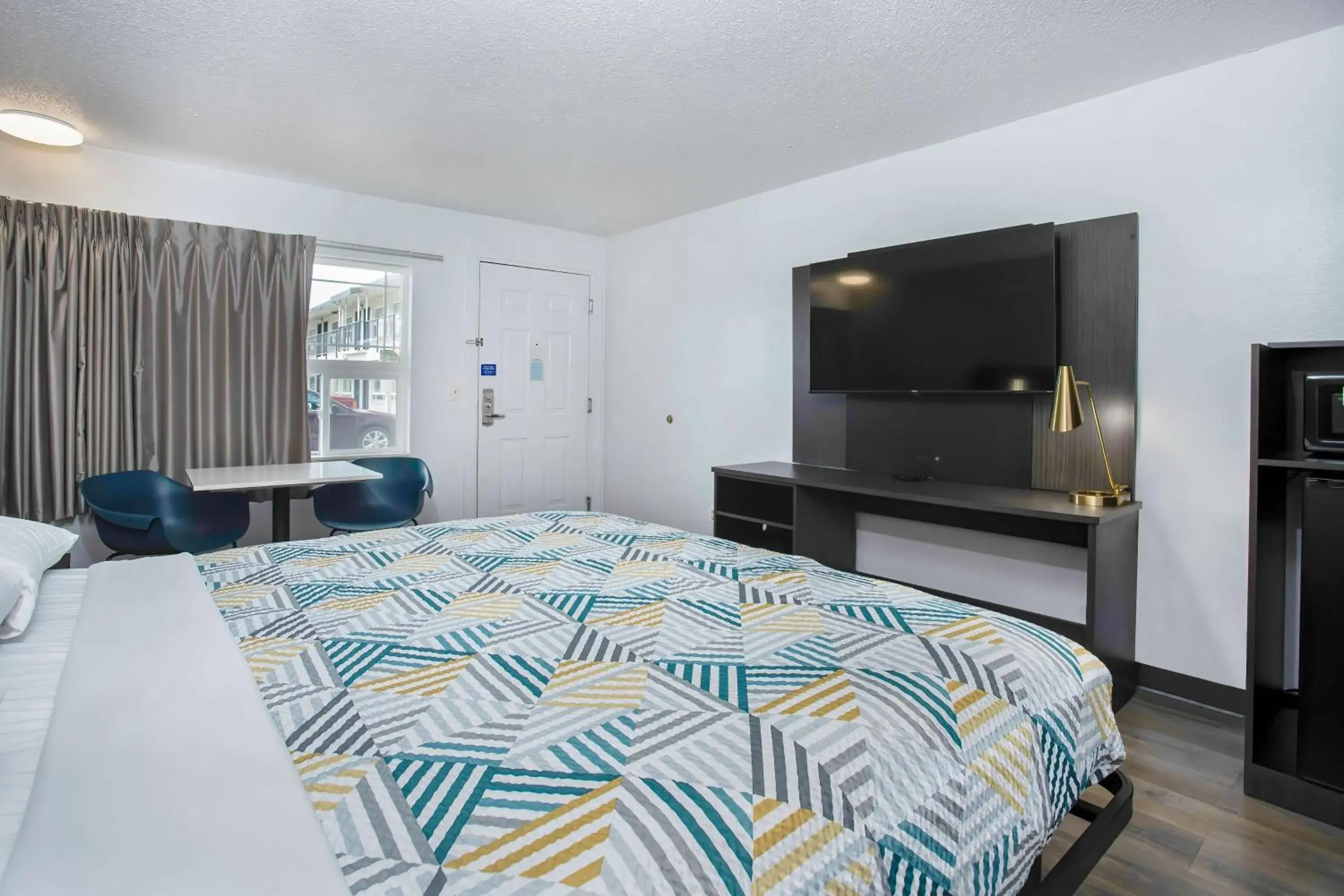 Bedroom, Bed in Motel 6-Bend, OR Bedroom, Bed in Motel 6-Bend, OR