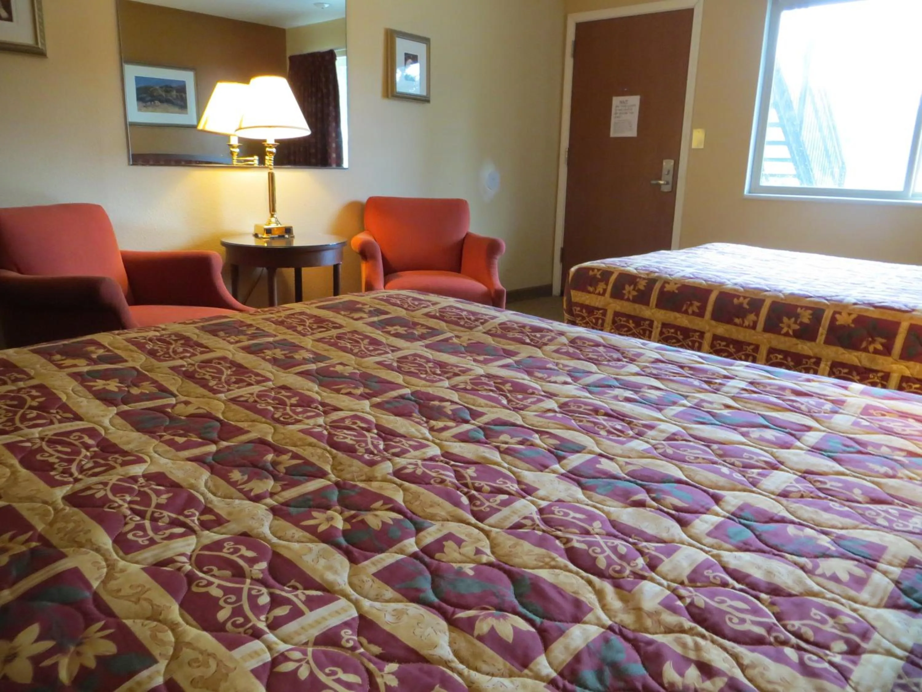 Bedroom, Bed in Cameo Motel - Portland