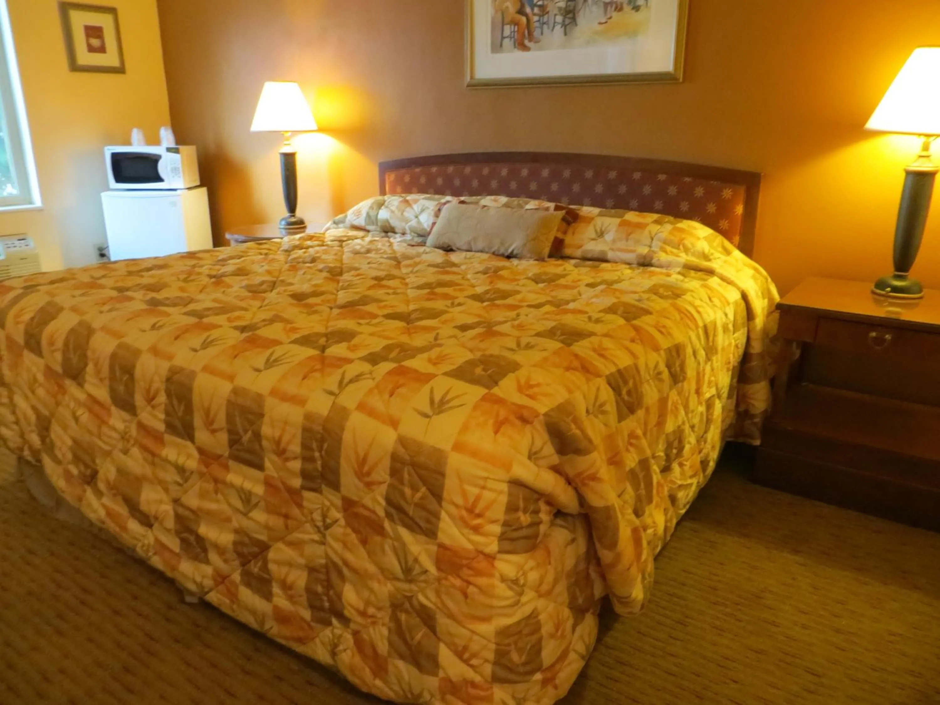 Bedroom, Bed in Cameo Motel - Portland
