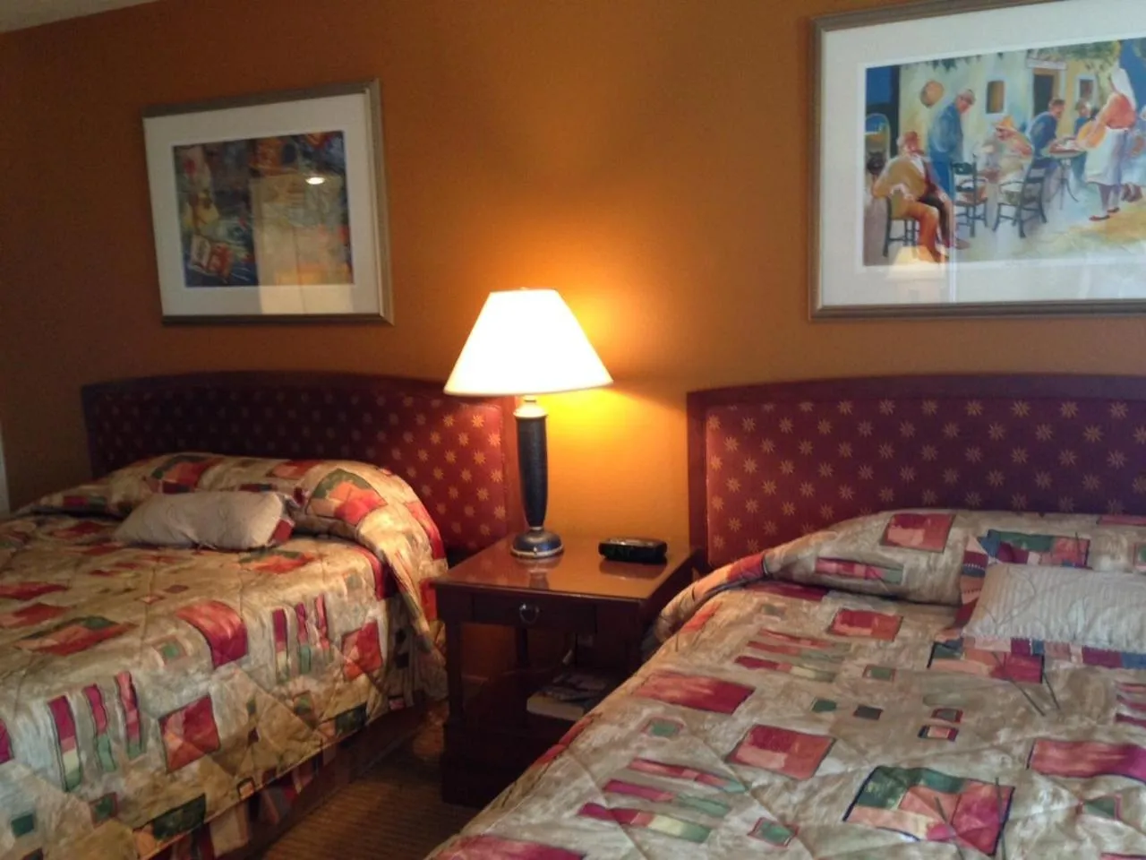 Decorative detail, Bed in Cameo Motel - Portland