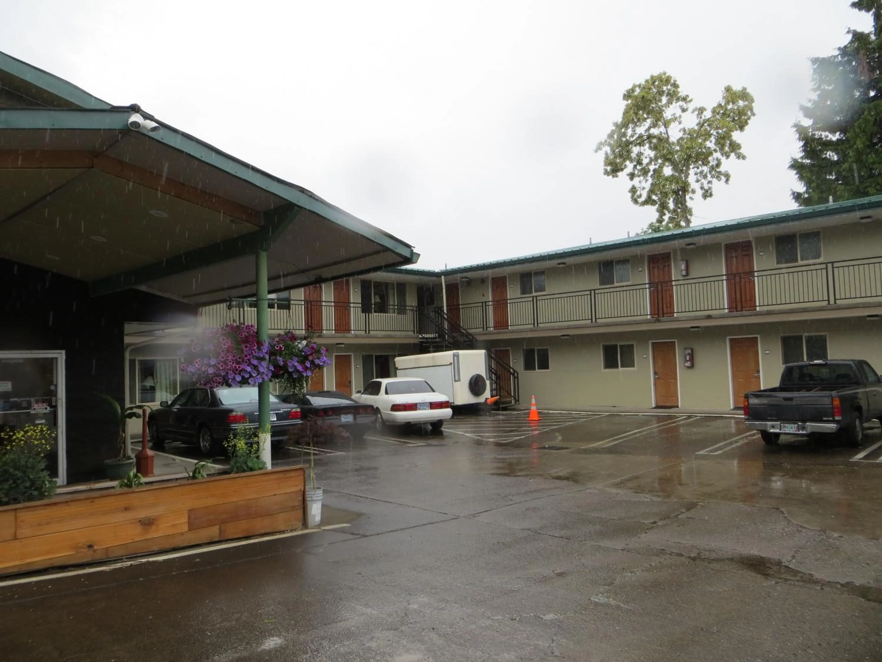Facade/entrance in Cameo Motel - Portland