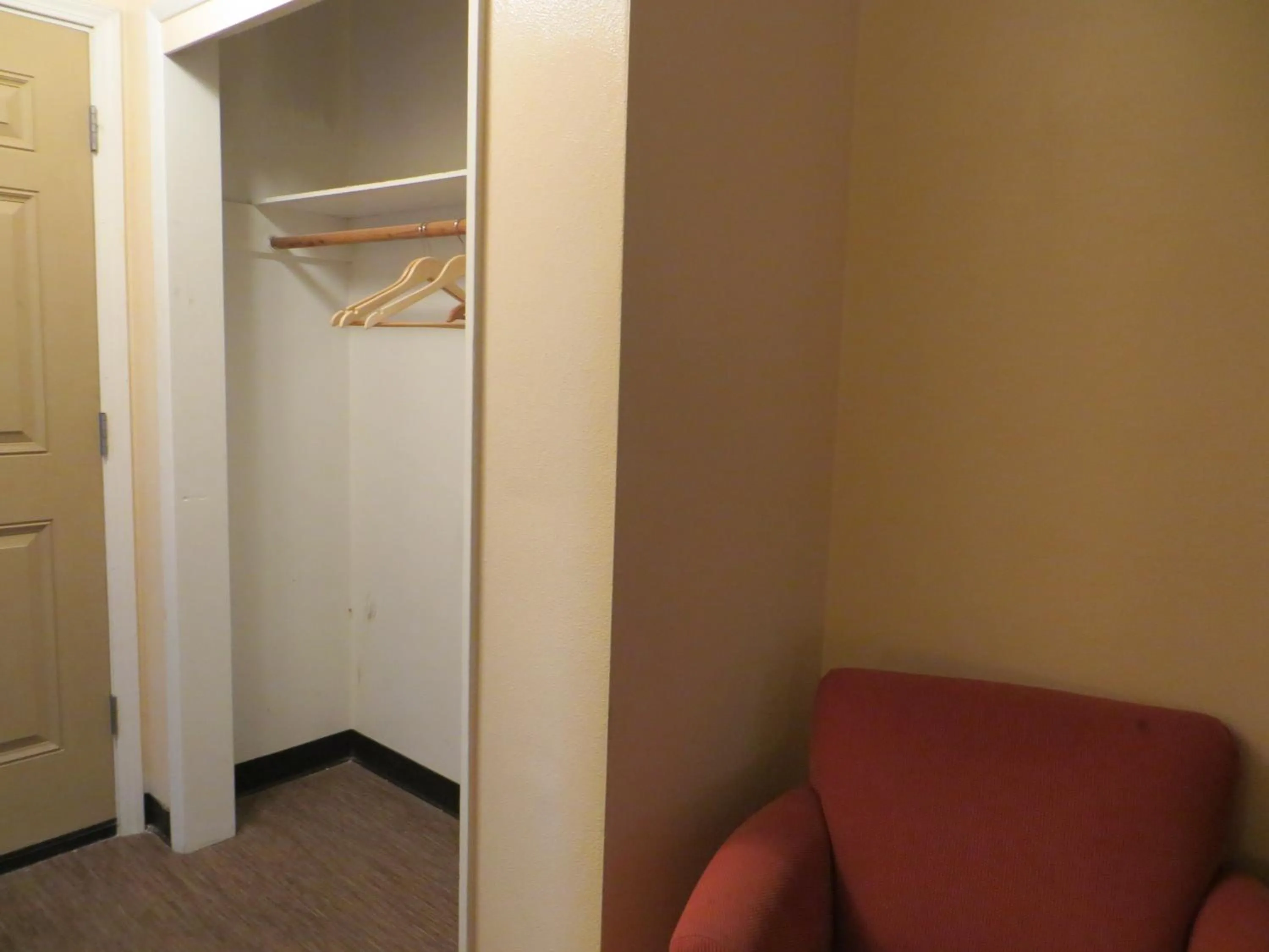 Bedroom in Cameo Motel - Portland