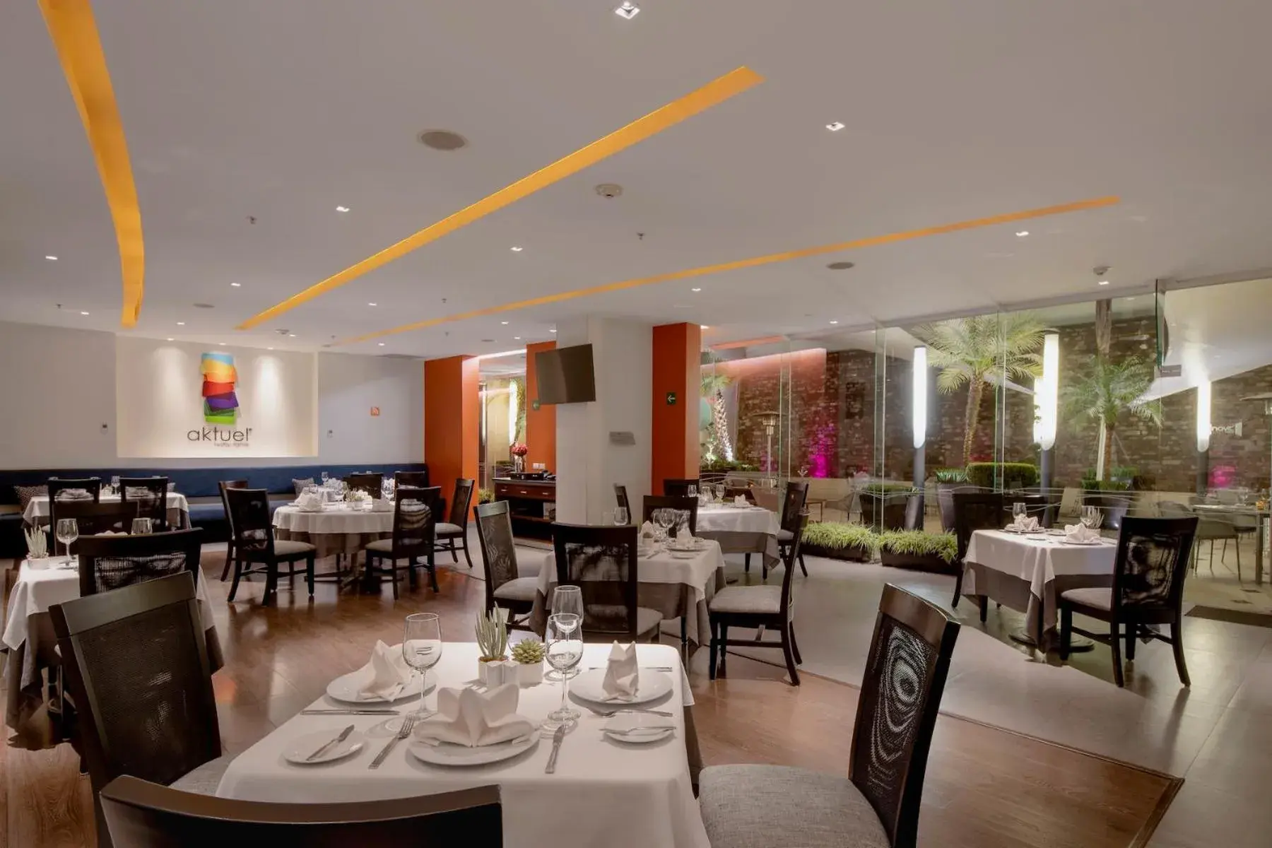 Restaurant/places to eat in Hotel Novit Restaurant/places to eat in Hotel Novit