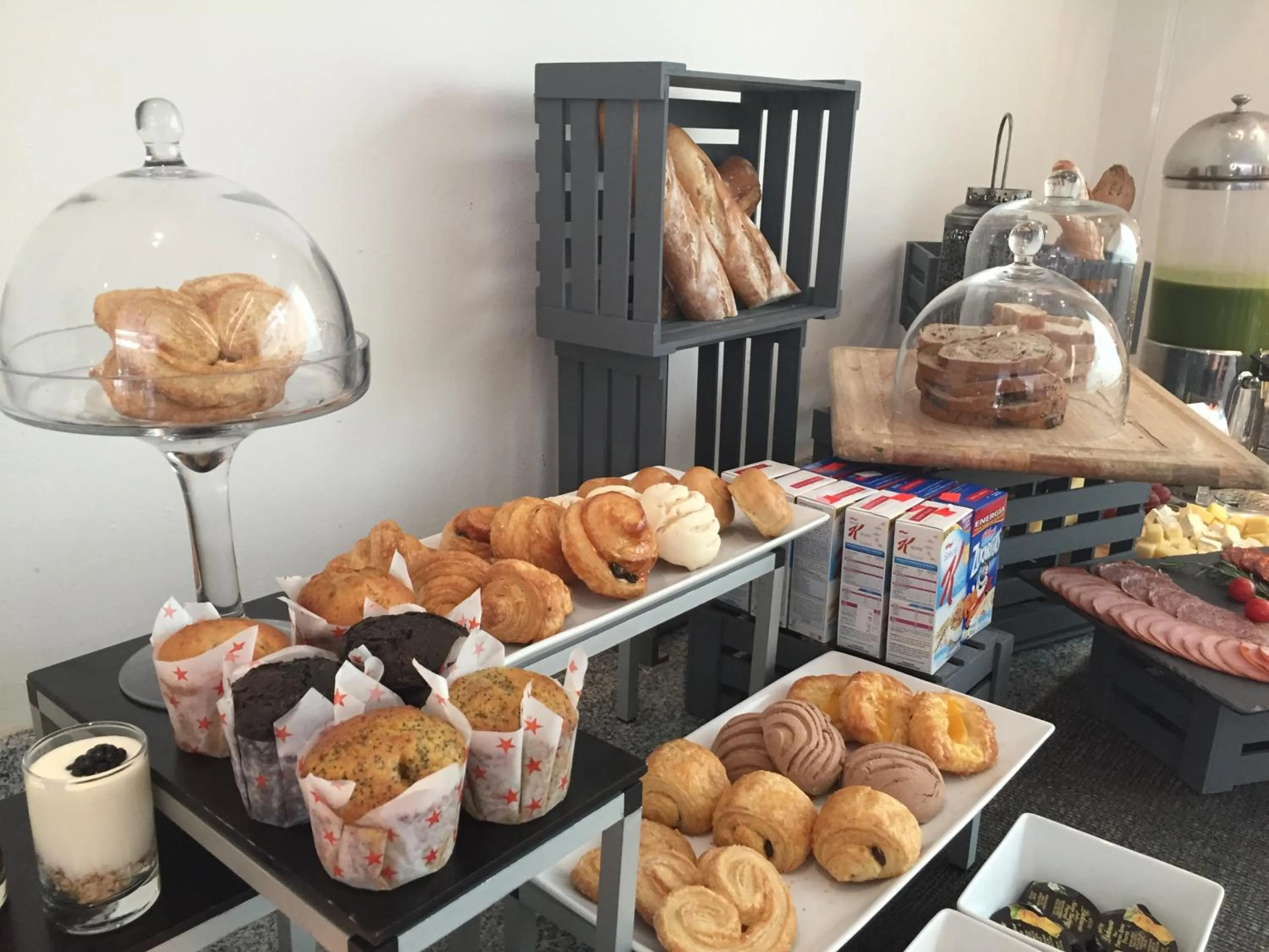 Buffet breakfast in Hotel Novit