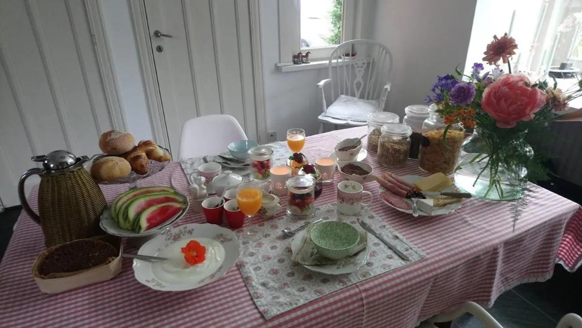 Breakfast in Rachel
