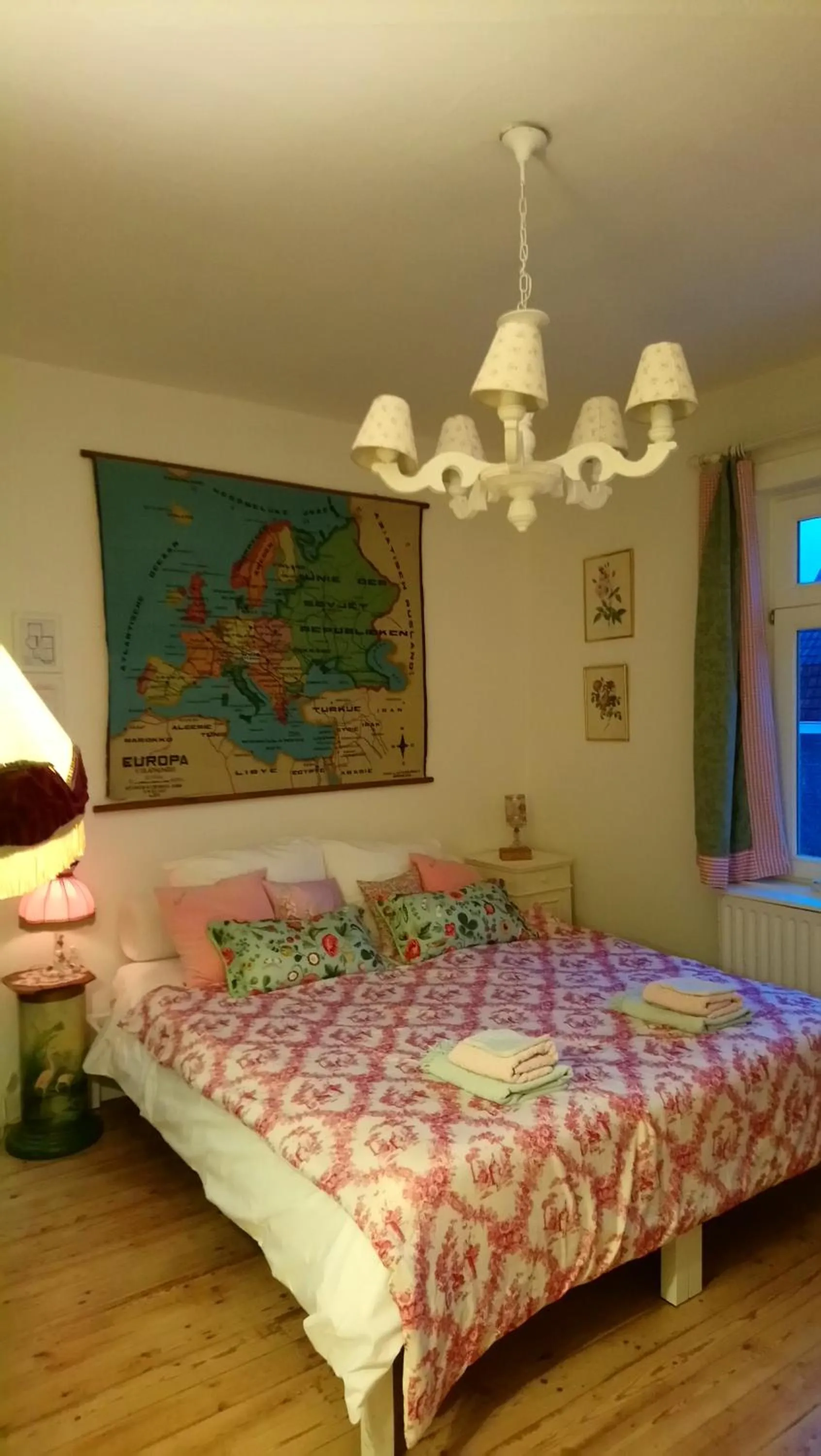 Photo of the whole room, Bed in Rachel