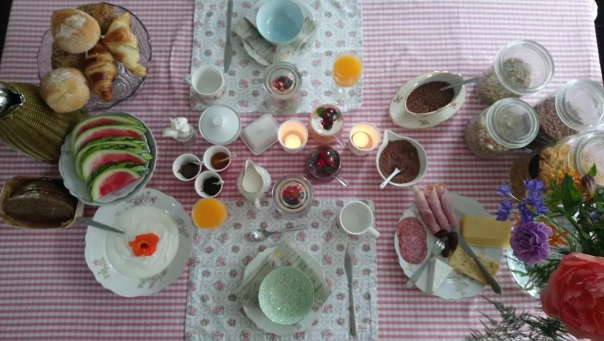 Breakfast in Rachel