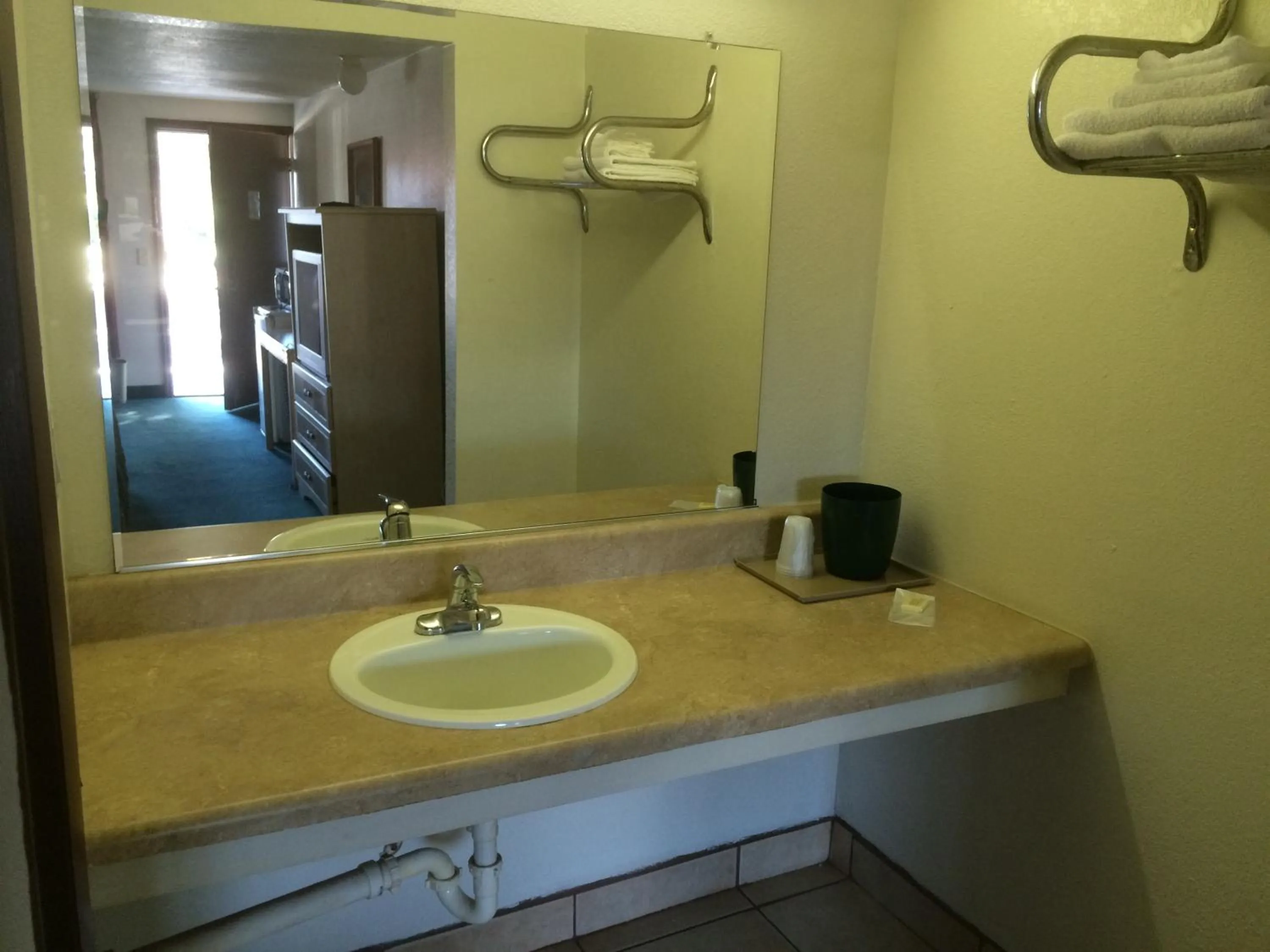 Bathroom in Sunrise Inn - Bradenton