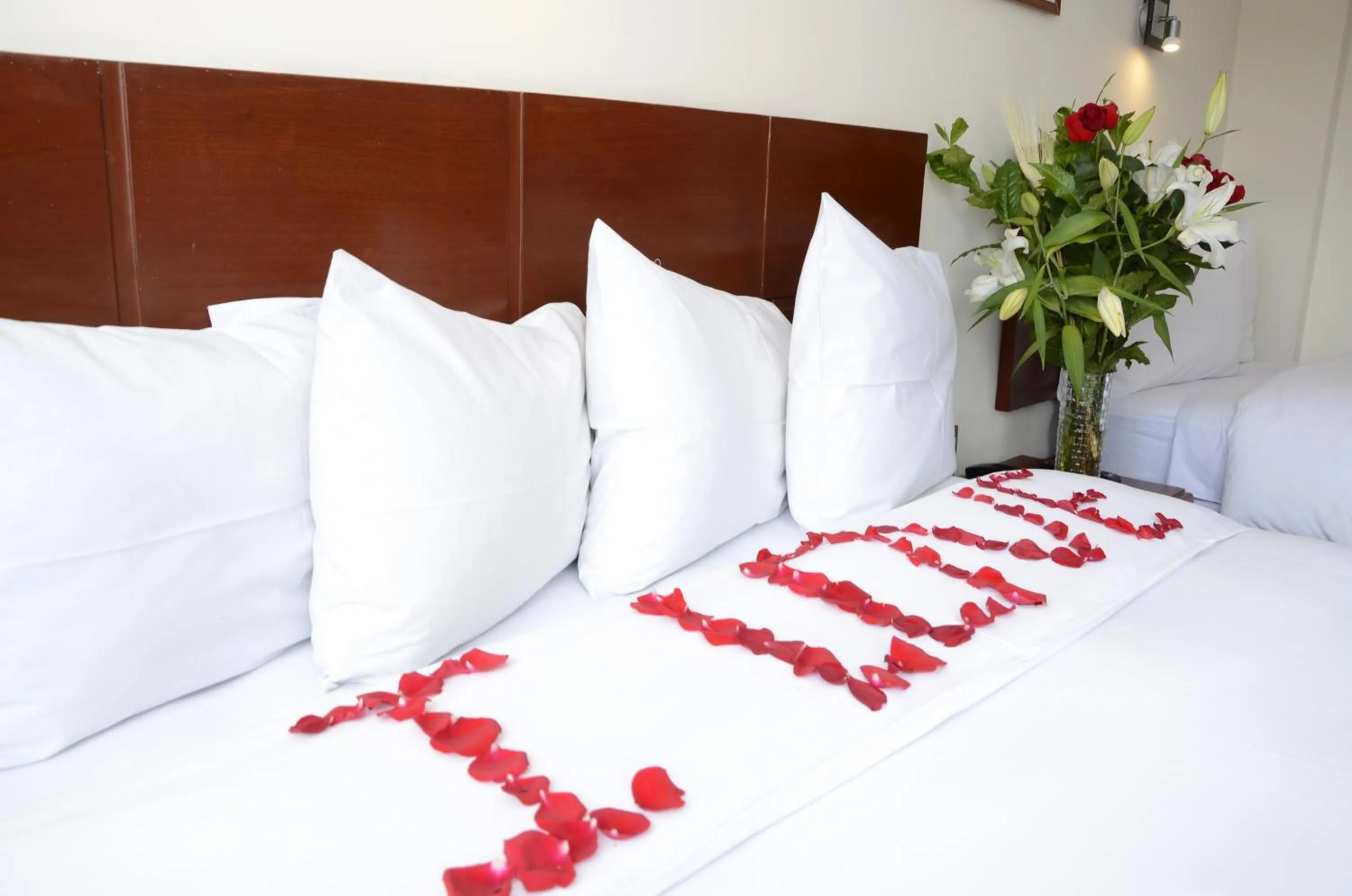 Photo of the whole room, Bed in Golden Inca Hotel