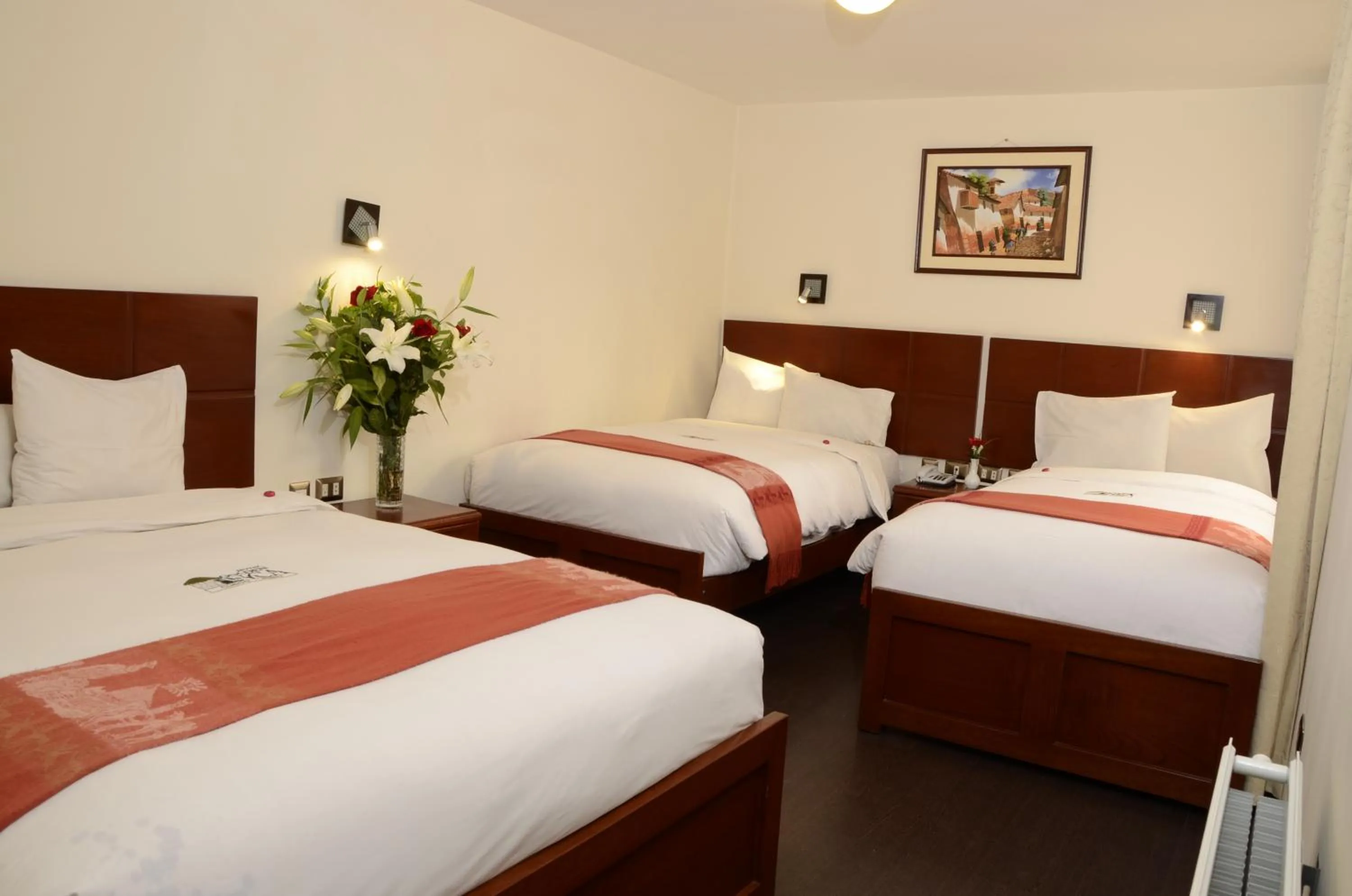 Photo of the whole room, Bed in Golden Inca Hotel