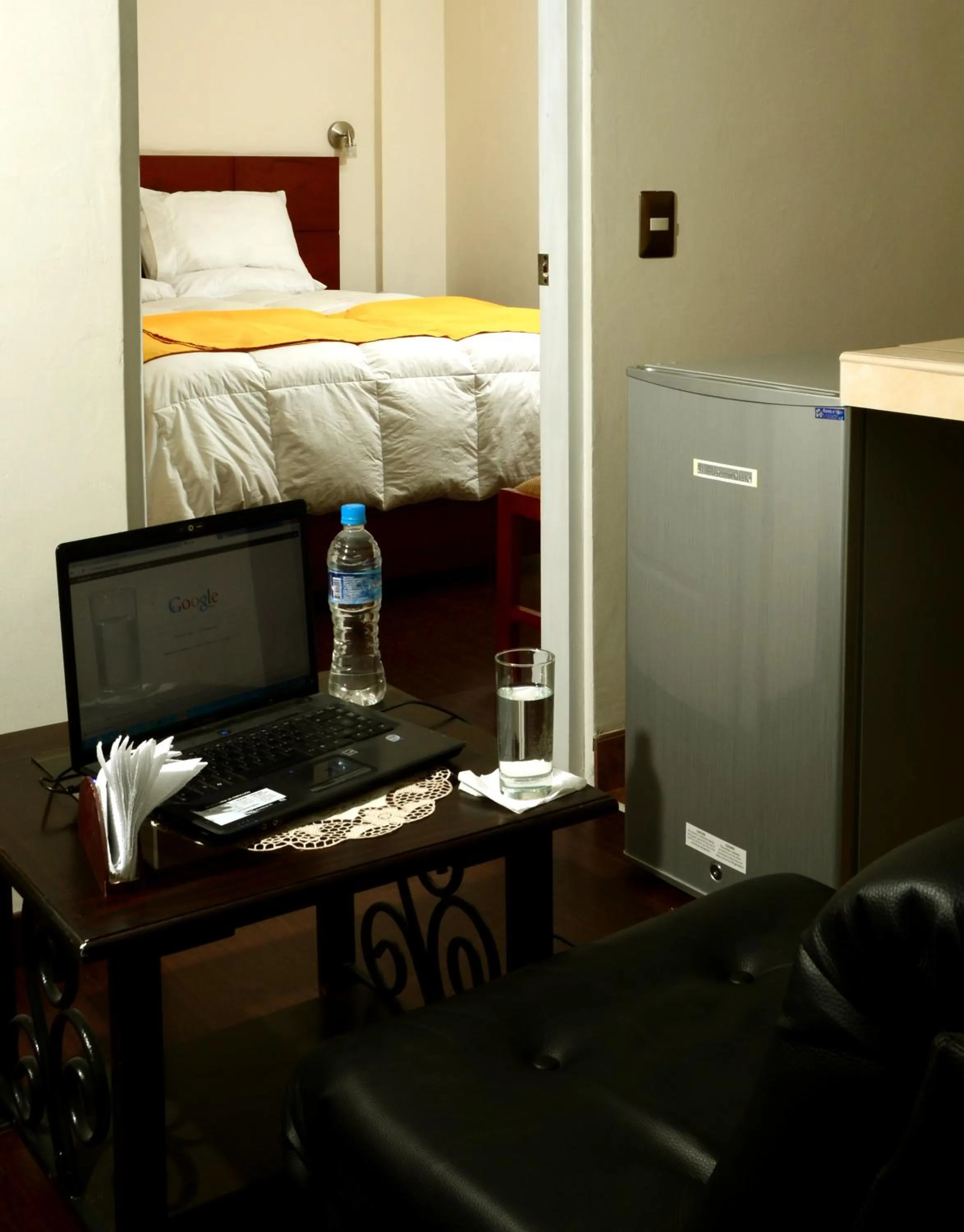 Living room, Bed in Golden Inca Hotel