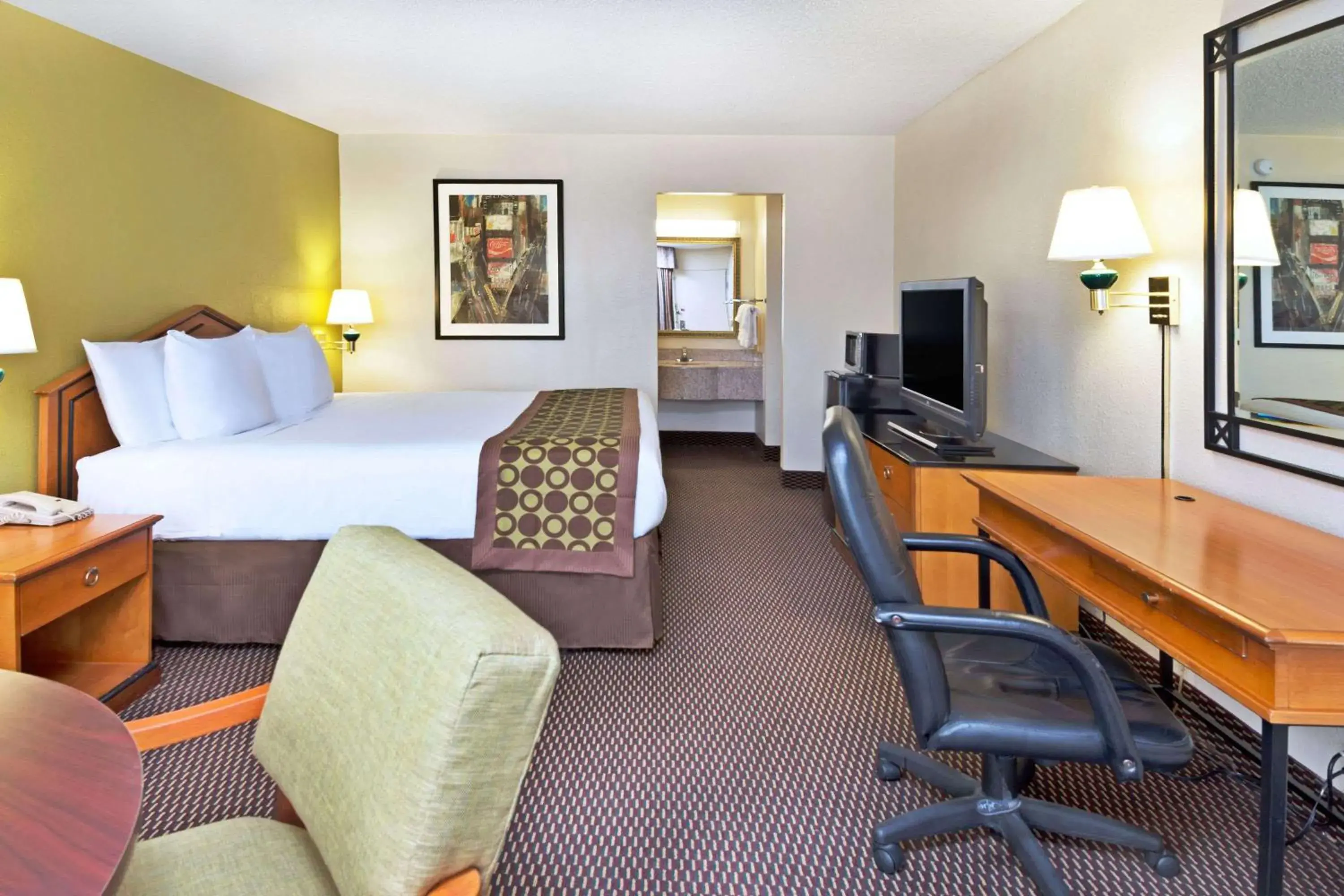 Photo of the whole room in Ramada by Wyndham Pikesville/Baltimore North Photo of the whole room in Ramada by Wyndham Pikesville/Baltimore North