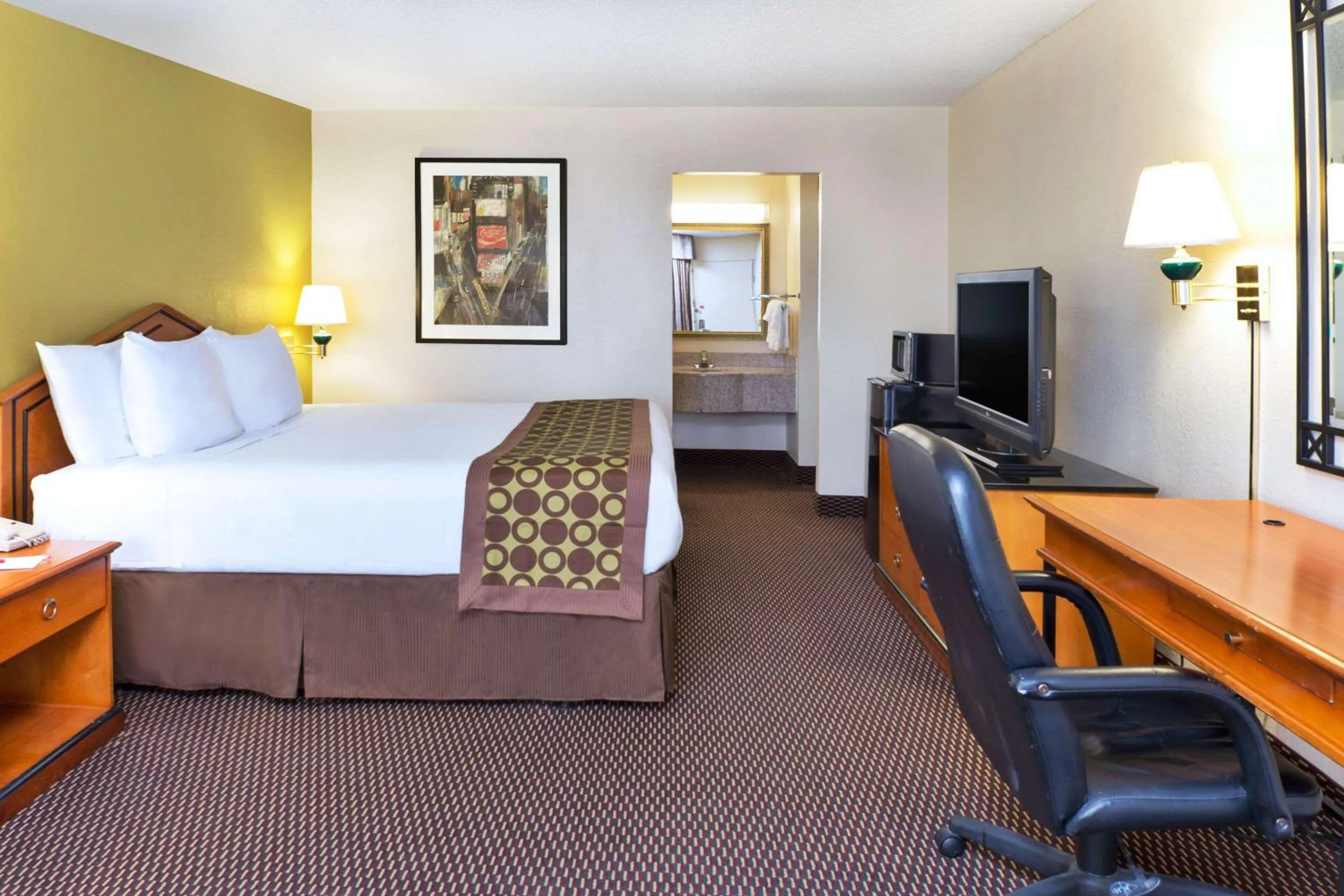 Photo of the whole room in Ramada by Wyndham Pikesville/Baltimore North