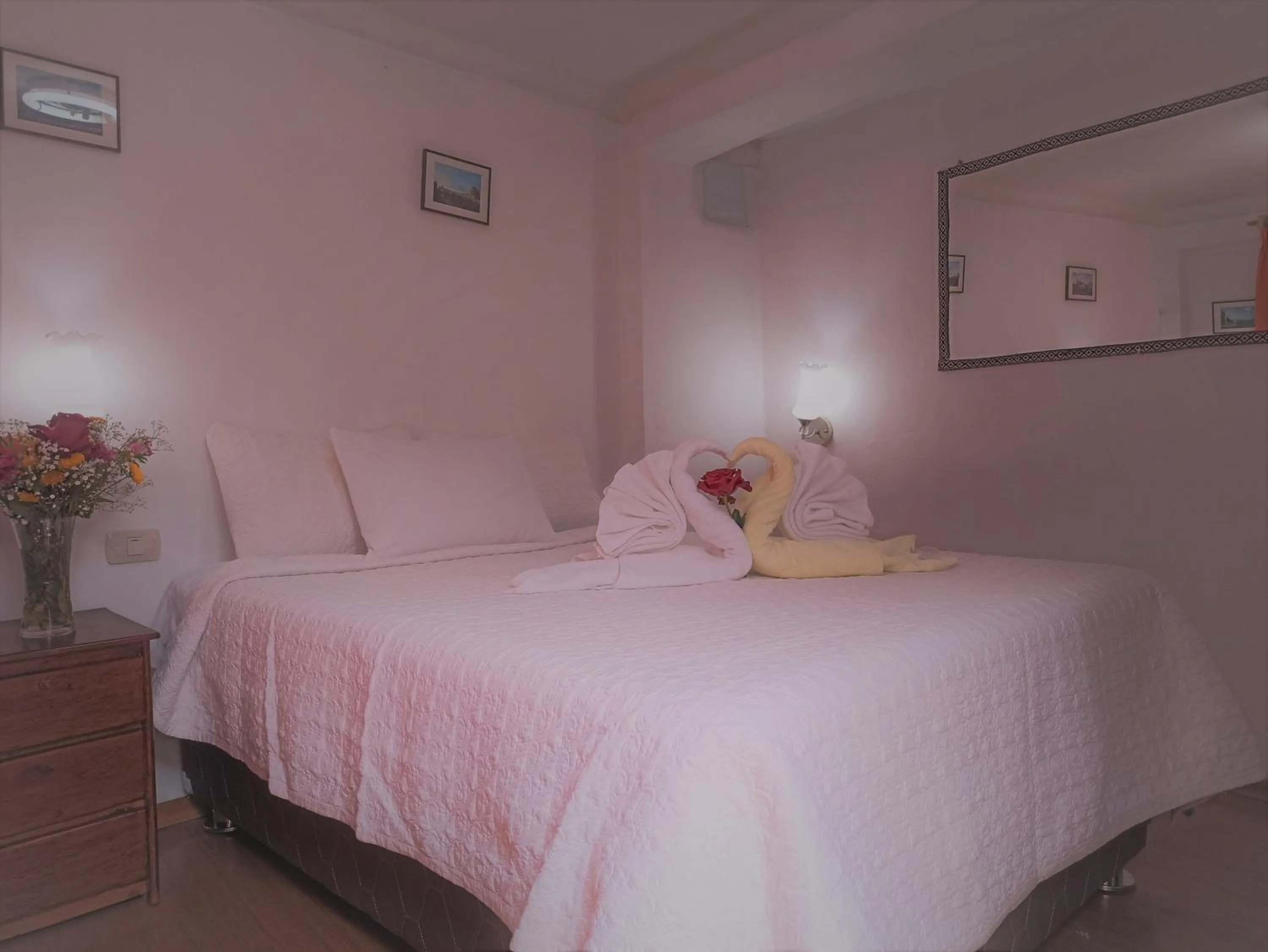 Decorative detail, Bed in Hostal Tu Hogar