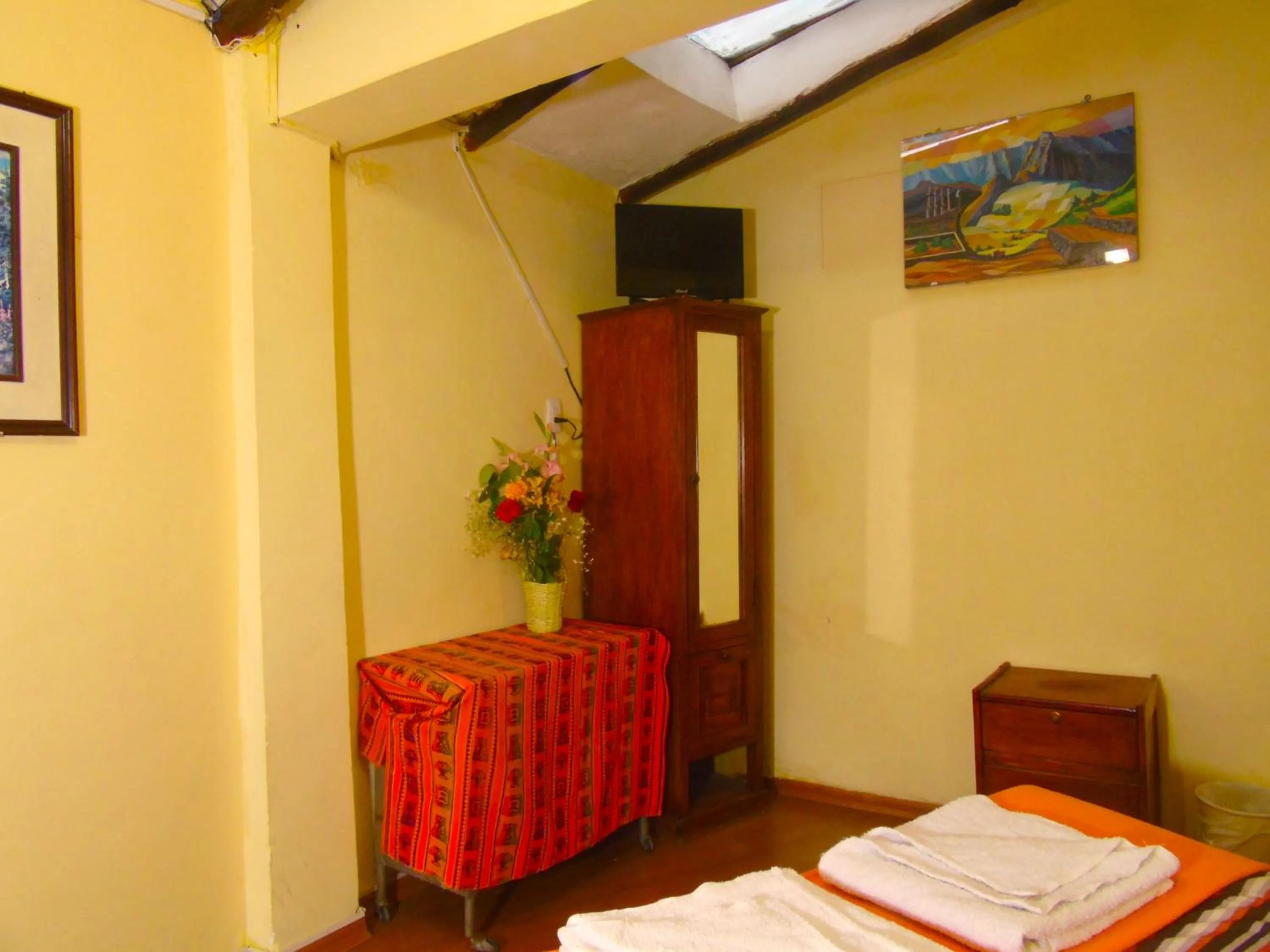 Decorative detail, Bed in Hostal Tu Hogar