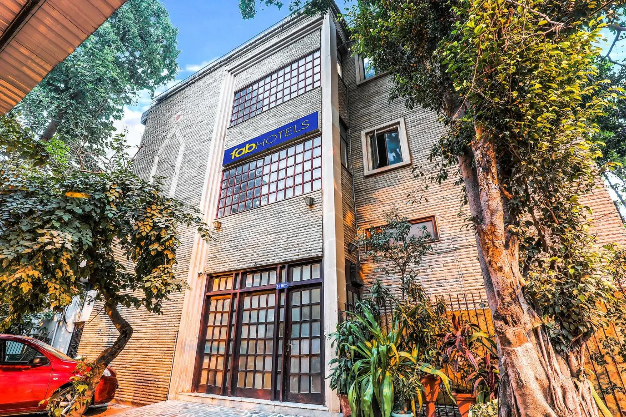 Property building in FabExpress Hemkunt Mansion Property building in FabExpress Hemkunt Mansion