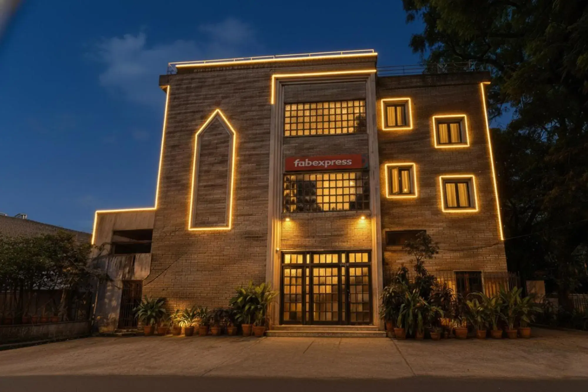 Via Hemkunt Mansion Via Hemkunt Mansion