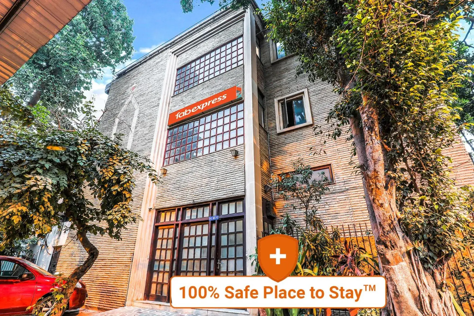 Property building in FabExpress Hemkunt Mansion Property building in FabExpress Hemkunt Mansion