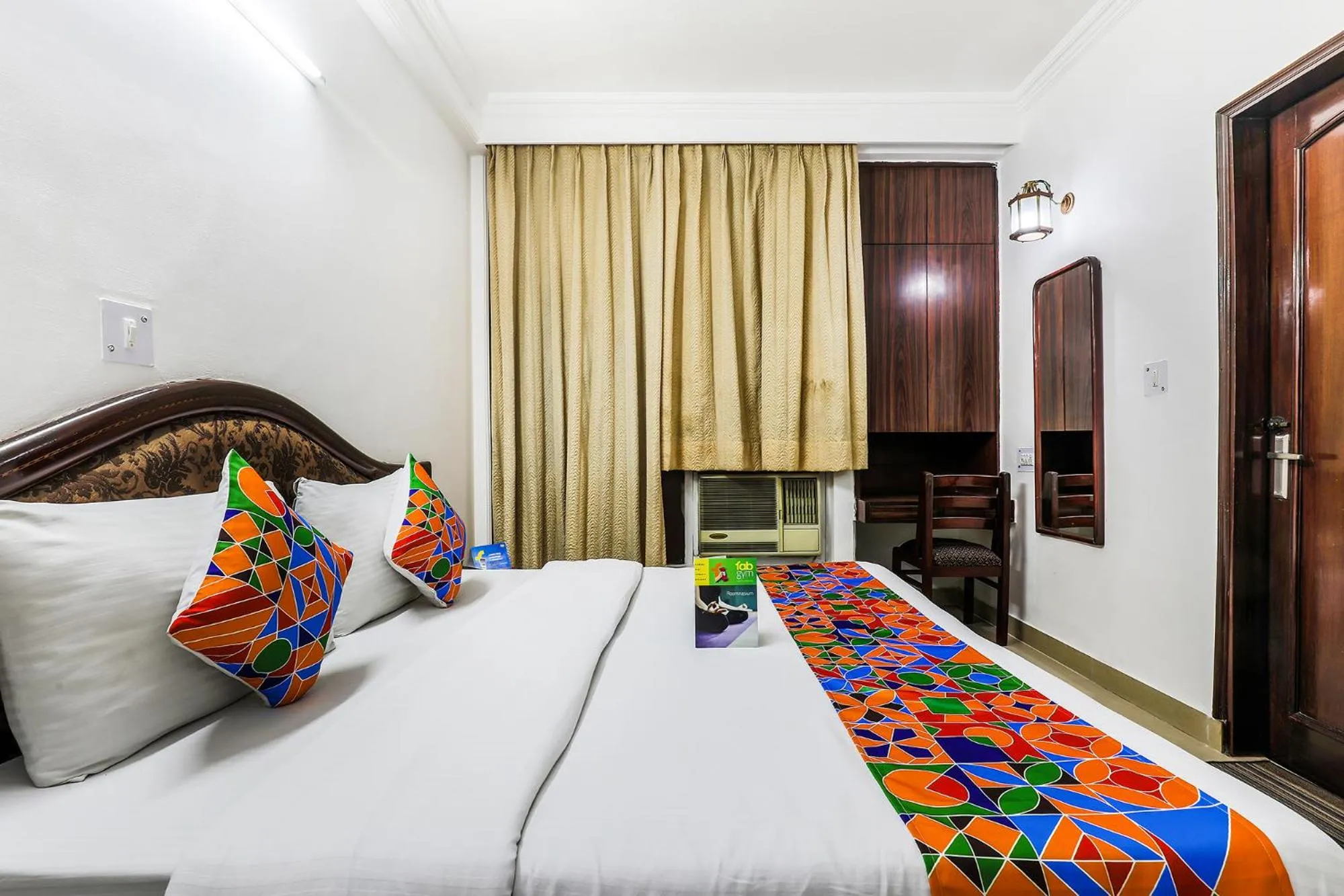 Seating area, Bed in FabExpress Hemkunt Mansion