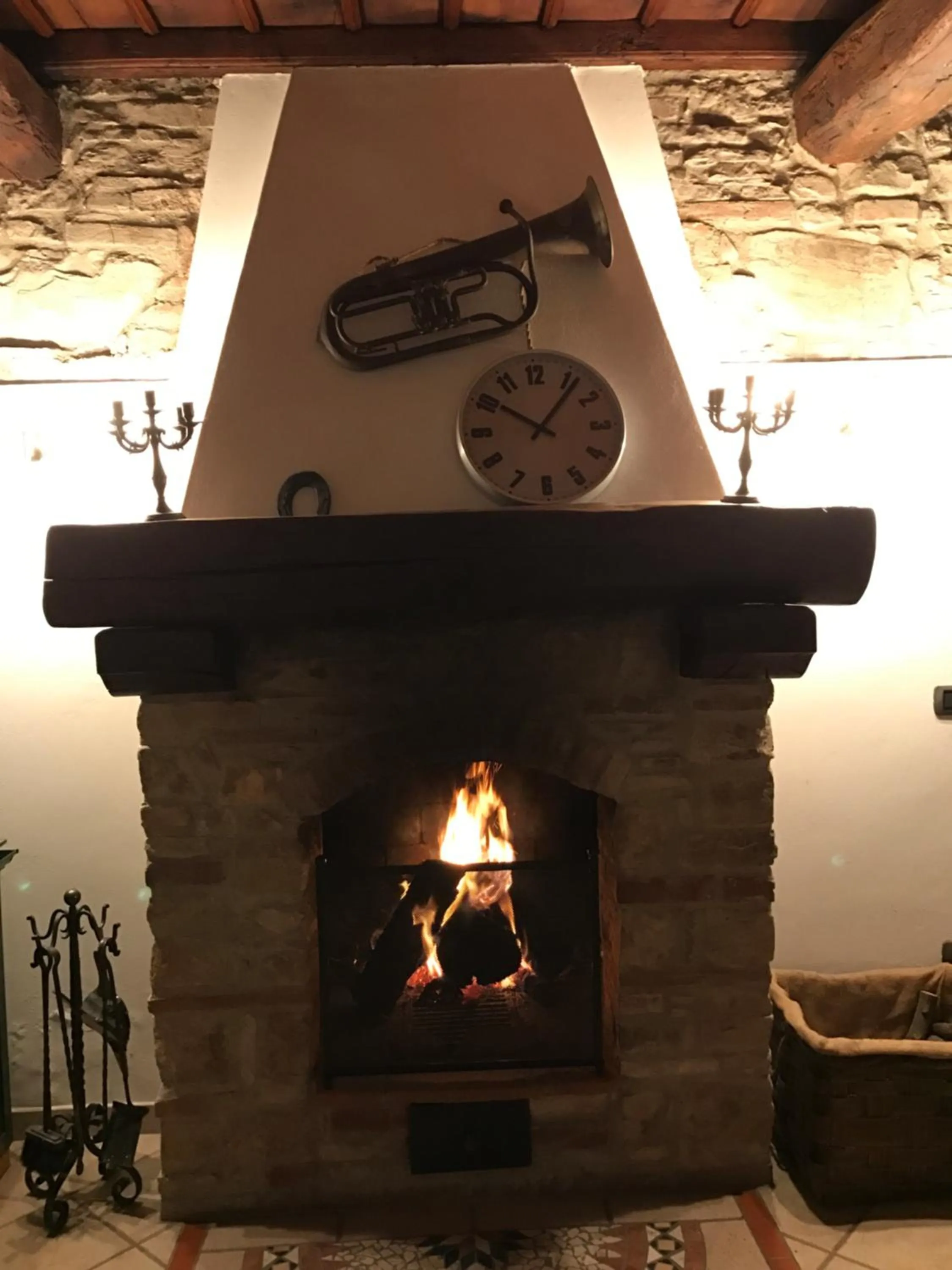 fireplace in La casa tra i vigneti