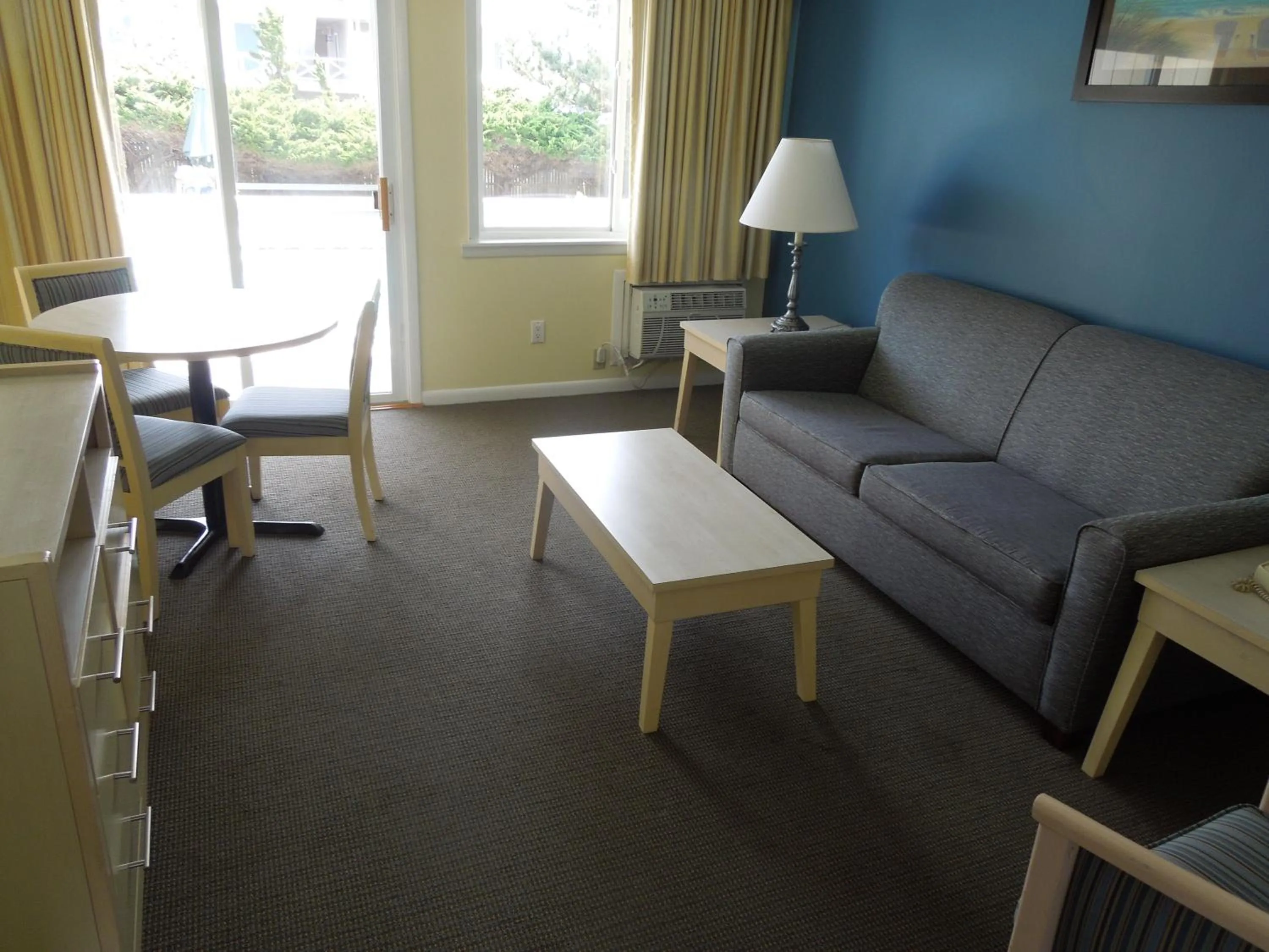 Living room in Royal Atlantic Beach Resort