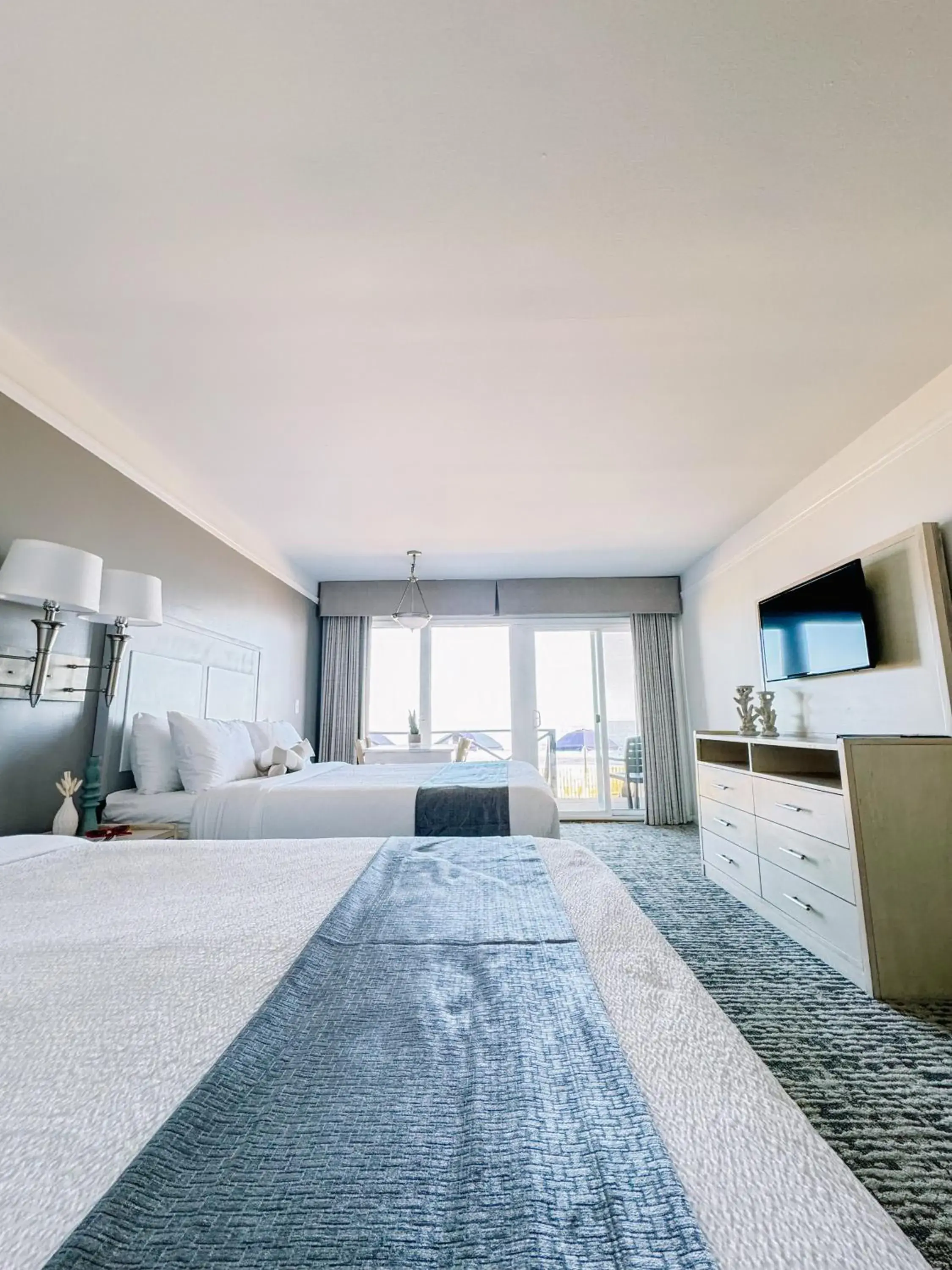 Deluxe Queen Room with Two Queen Beds Oceanfront in Royal Atlantic Beach Resort Deluxe Queen Room with Two Queen Beds Oceanfront in Royal Atlantic Beach Resort