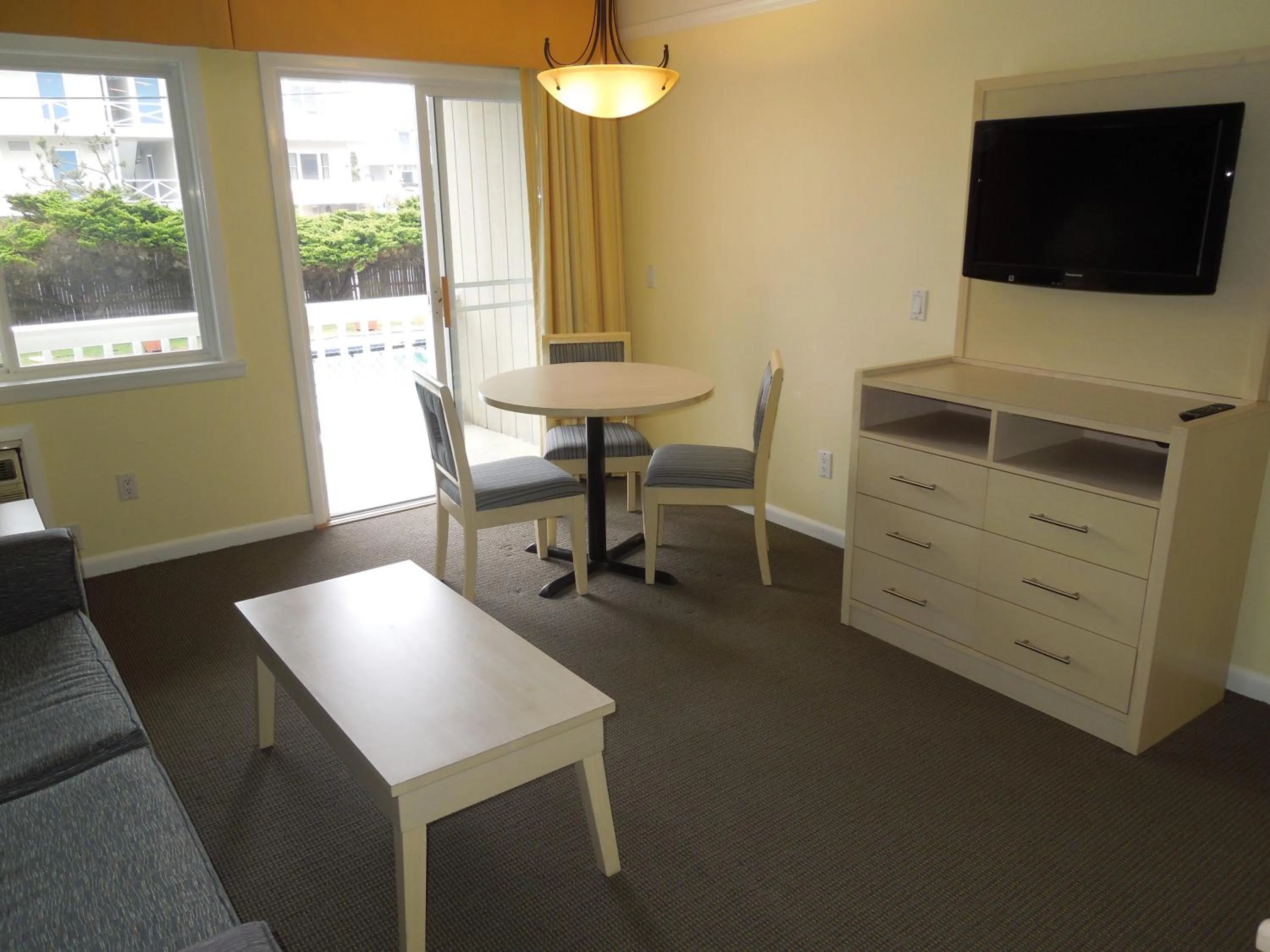 Living room in Royal Atlantic Beach Resort