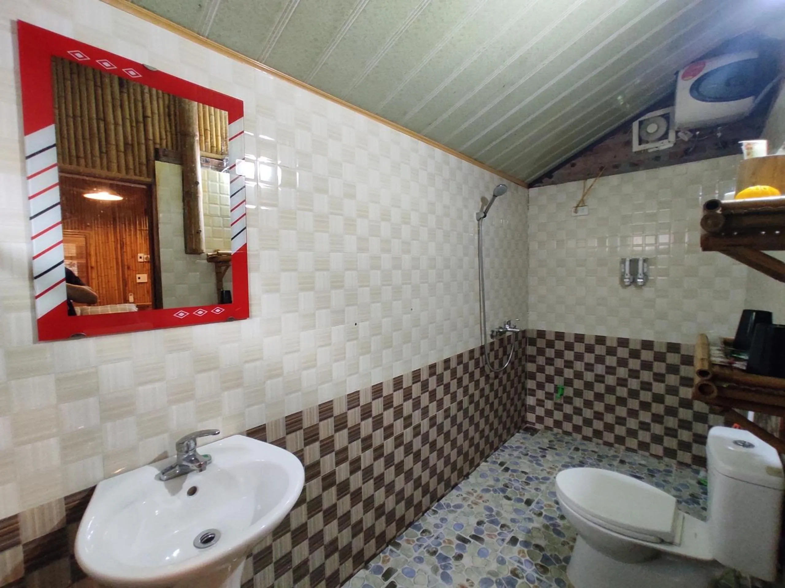 Shower in Ninh Binh Bamboo Farmstay