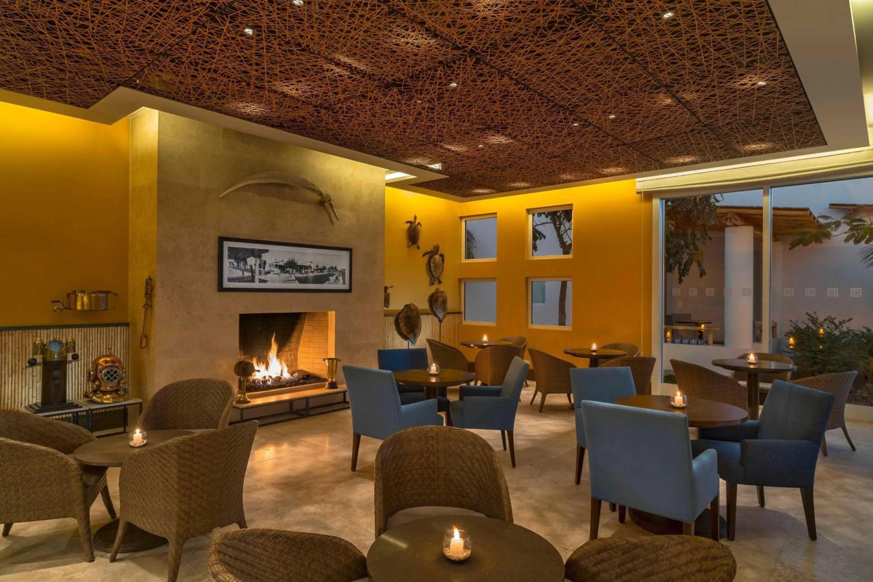 Lounge or bar in Hotel Paracas, a Luxury Collection Resort, Paracas