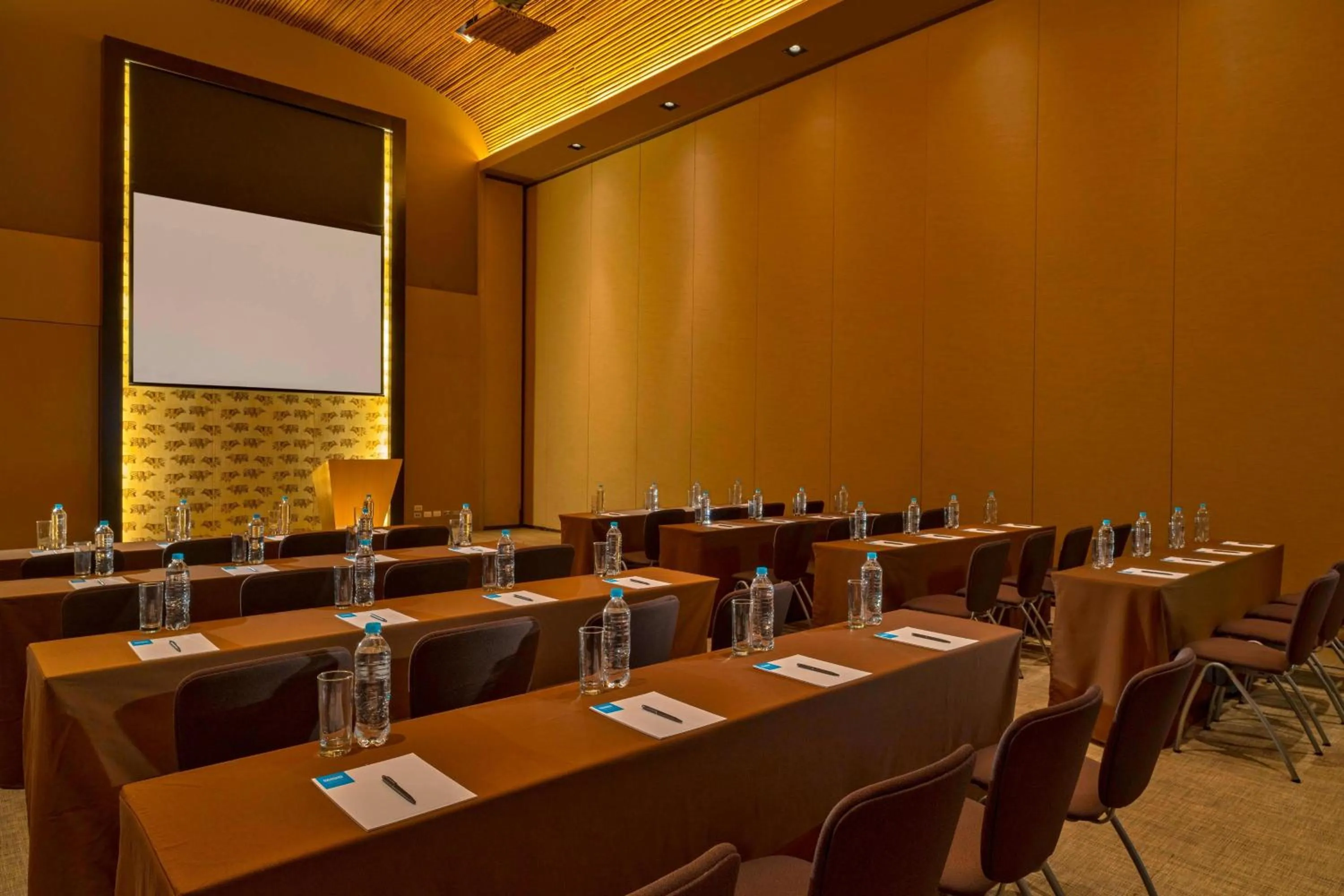 Lounge or bar in Hotel Paracas, a Luxury Collection Resort, Paracas