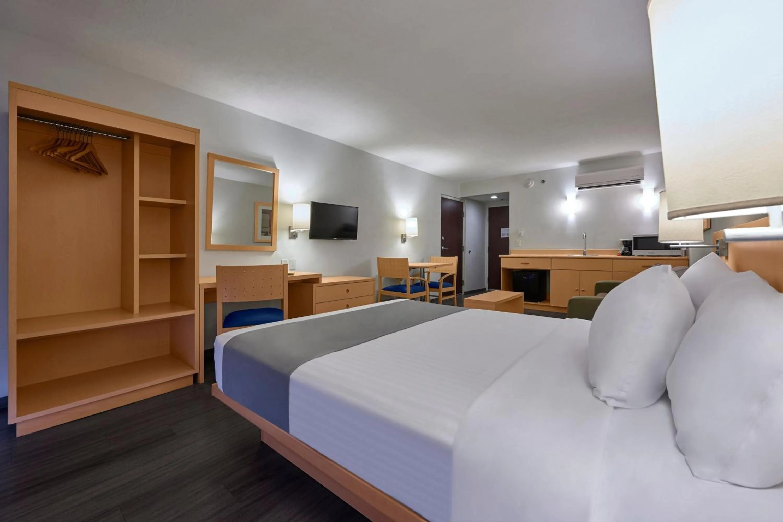 Photo of the whole room, Bed in City Express by Marriott Lazaro Cardenas