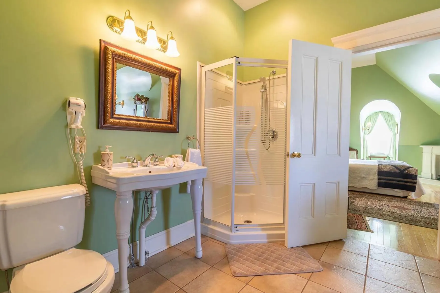 Shower in Fitzroy Hall