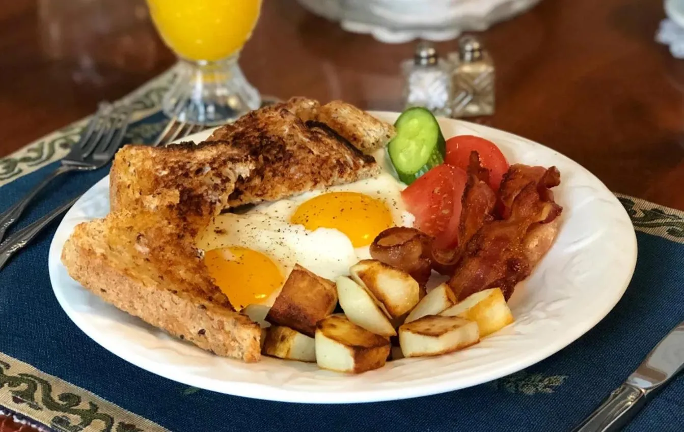 Breakfast in Fitzroy Hall
