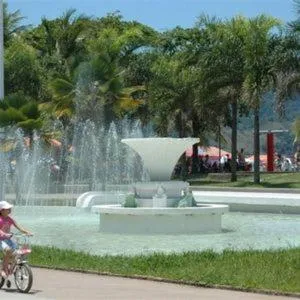 Spring in Em 5 minutos a pé tá na praia e no Shopping Praiamar Corporate, 2 quartos com ar condicionado, 2 banheiros, portaria 24 horas, elevador, 1 vaga carro gratuita, wi-fi, pets ok, enxoval, horário flexível!